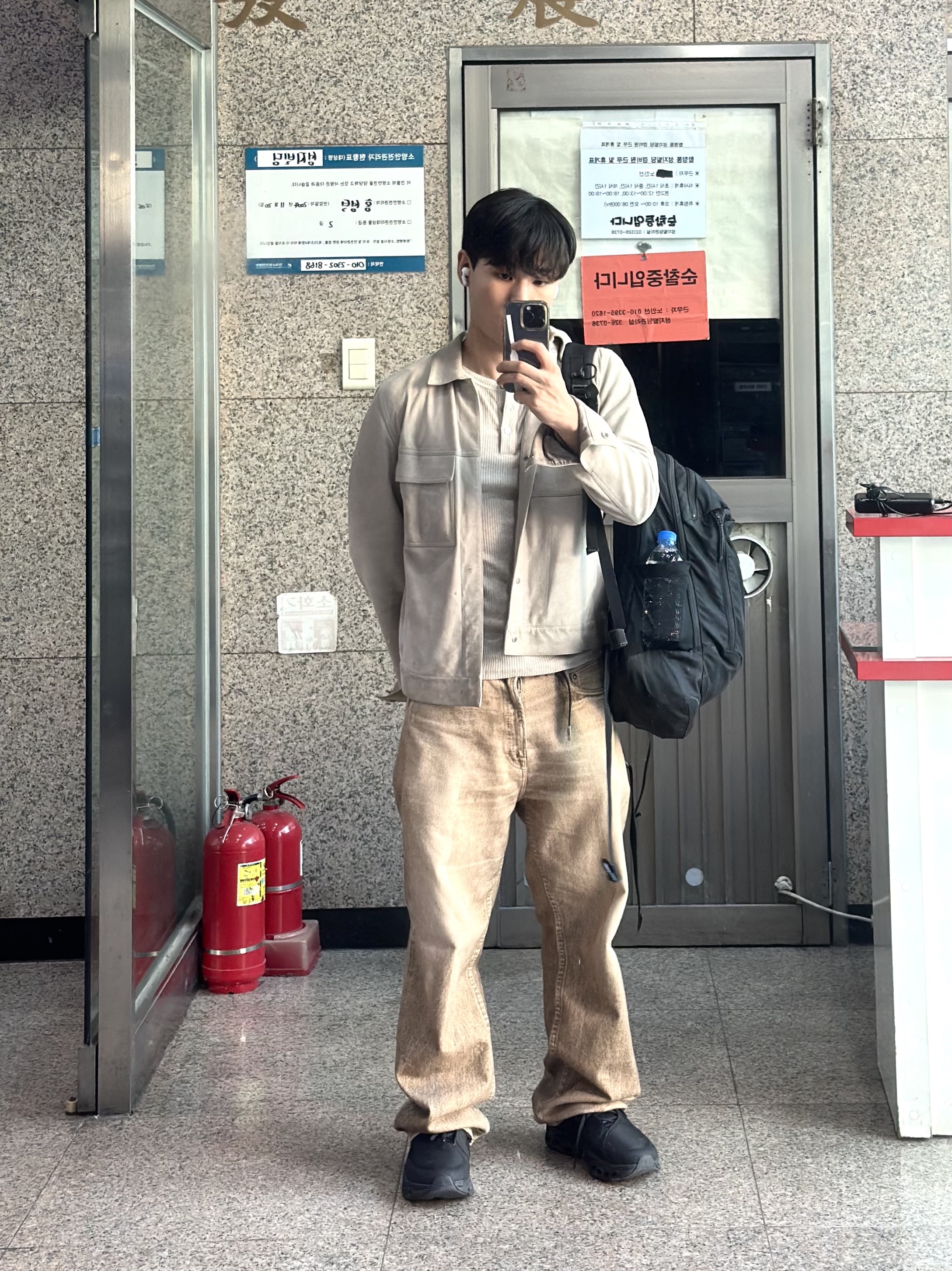 Our Legacy Third Cut Digital Dual Sand Denim, On Running x Post Archive Faction (Paf) Cloudmonster 2 Black Magnet 착용 스타일 - 2