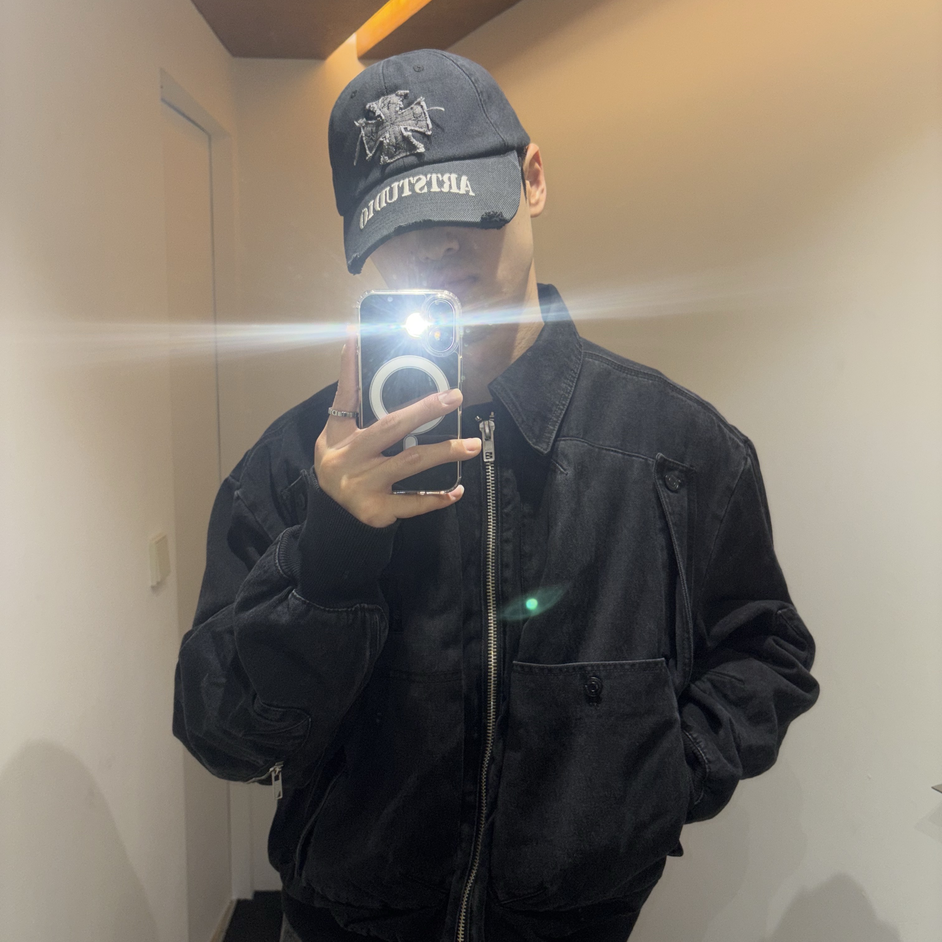 Balenciaga Defender Sneakers Black, ETCE Cross Destroyed Cap Black 착용 스타일 - 2
