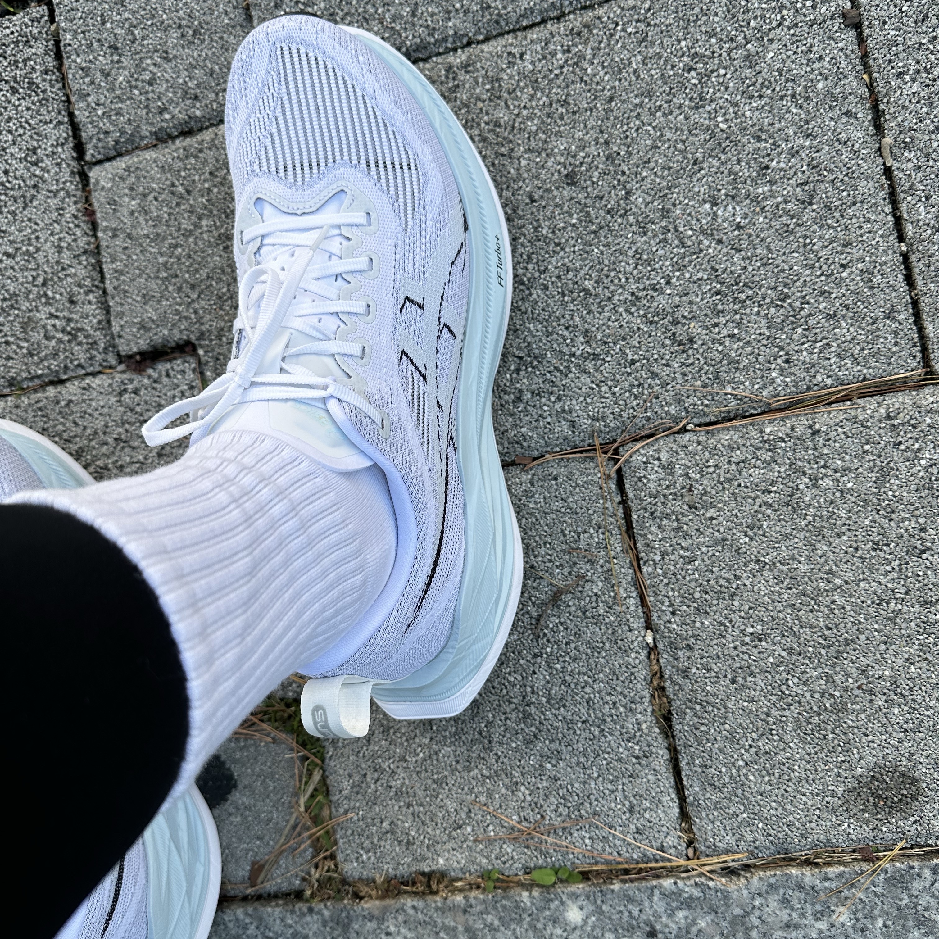 Asics Superblast 2 White Cool Grey 착용 스타일