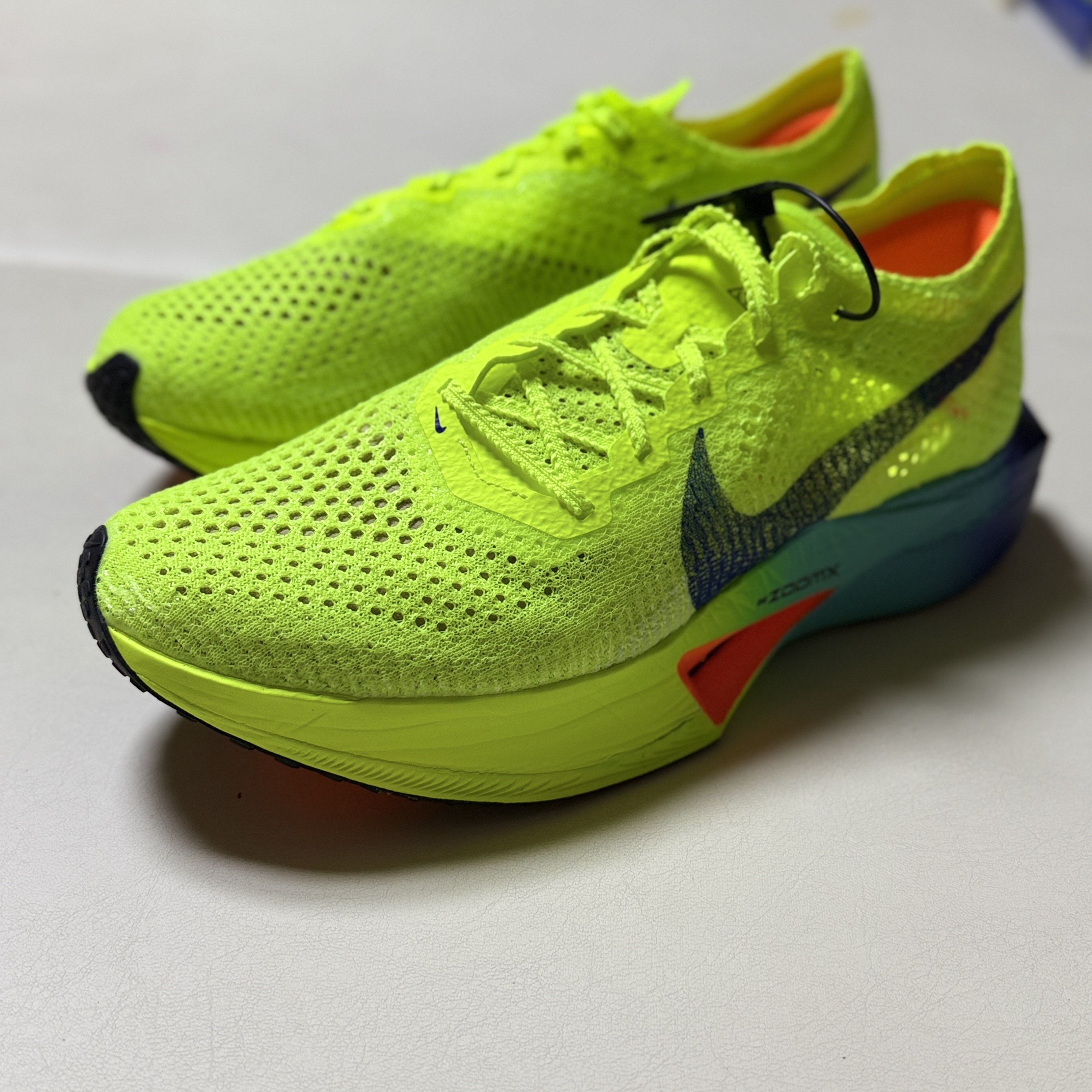 Nike ZoomX Vaporfly Next% 3 Volt Scream Green 착용 스타일