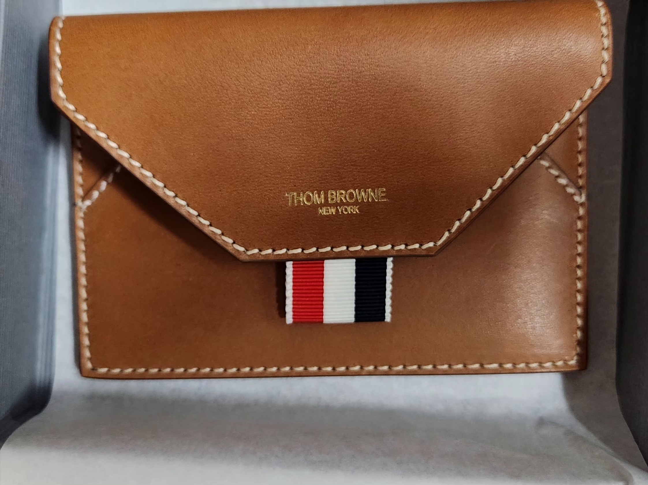 Thom Browne Vacchetta Envelope Card Holder Natural 착용 스타일