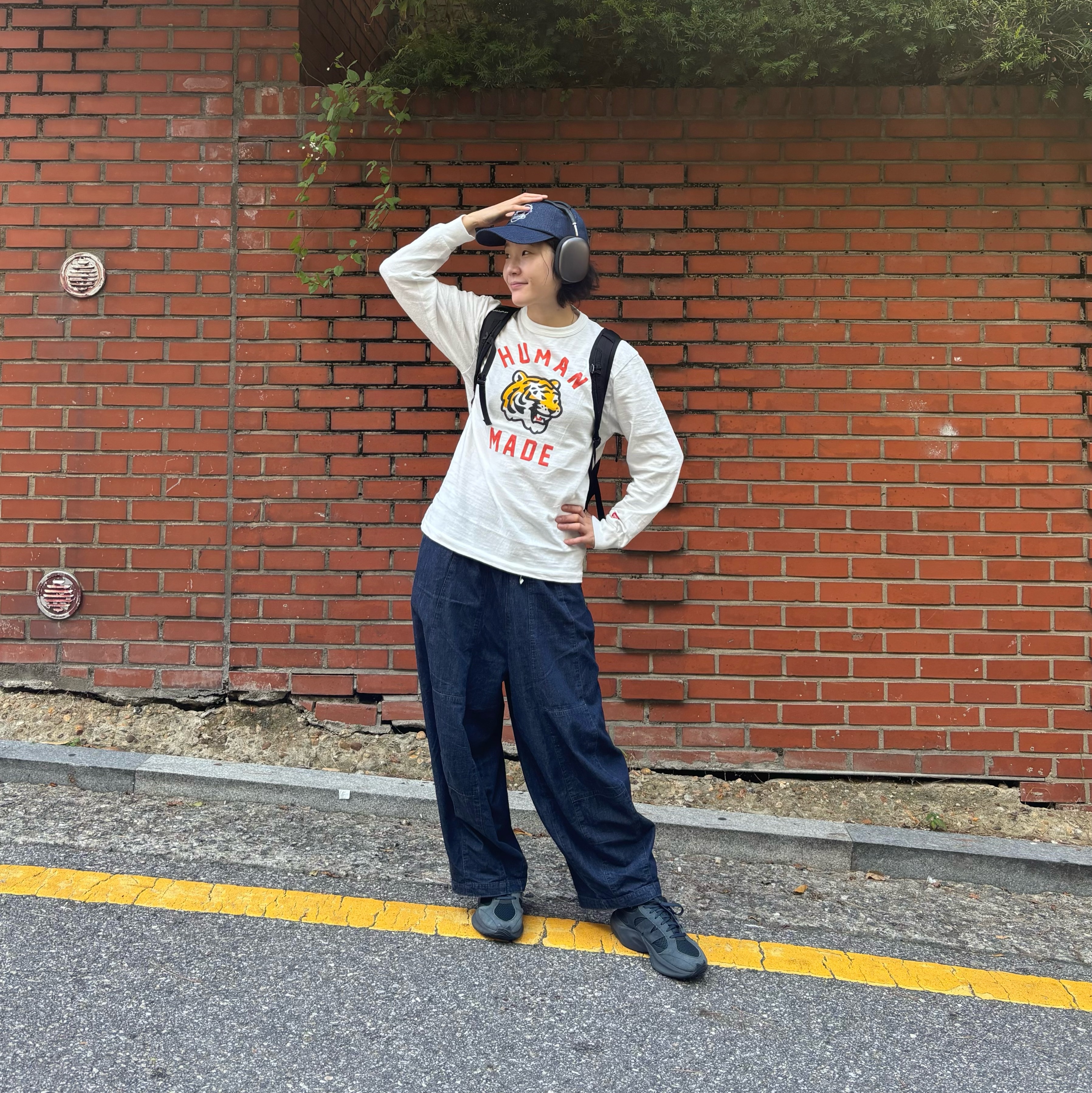 Human Made Graphic L/S T-Shirt White, Human Made 6 Panel Denim Cap Indigo 착용 스타일 - 2