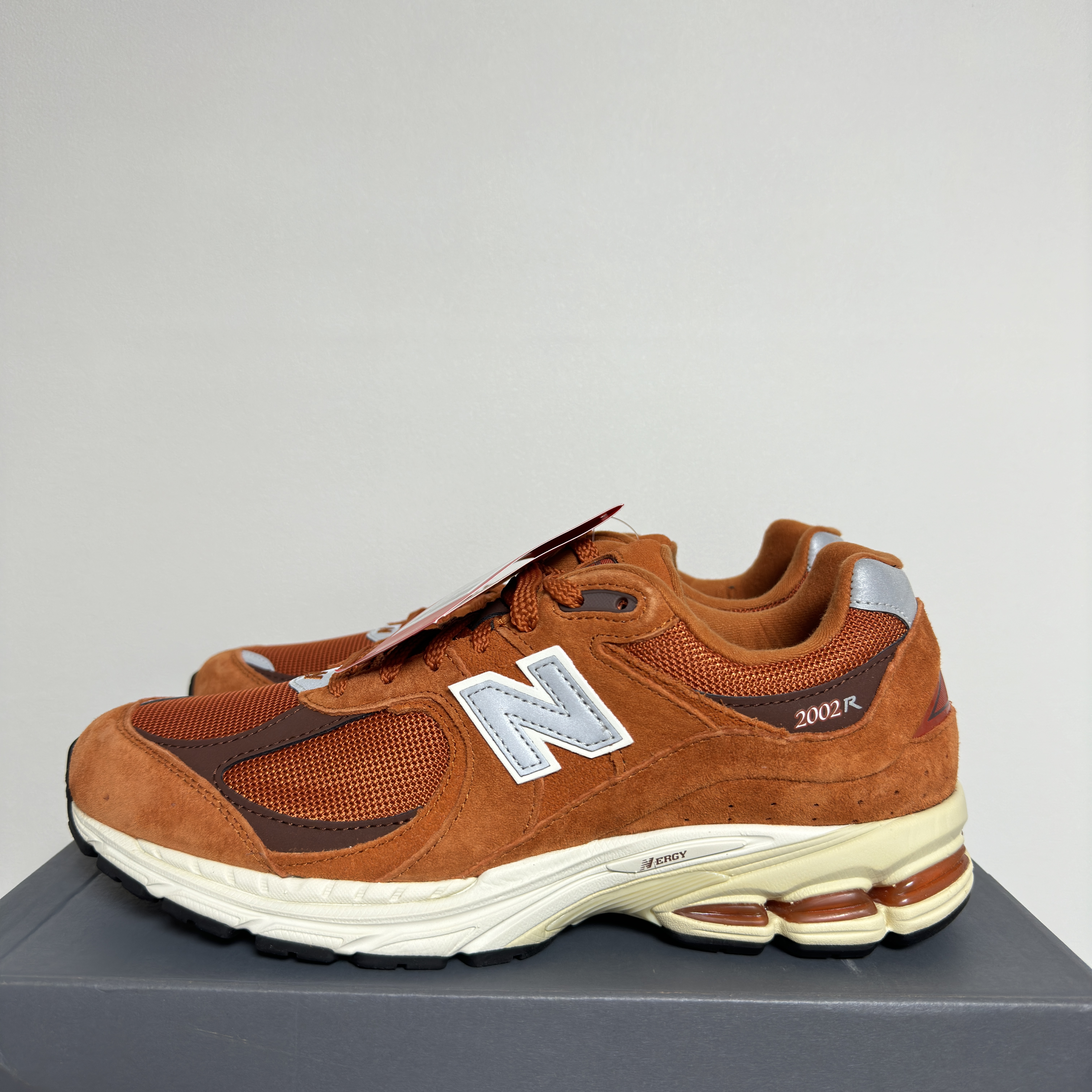 New Balance 2002R Rust Oxide 착용 스타일