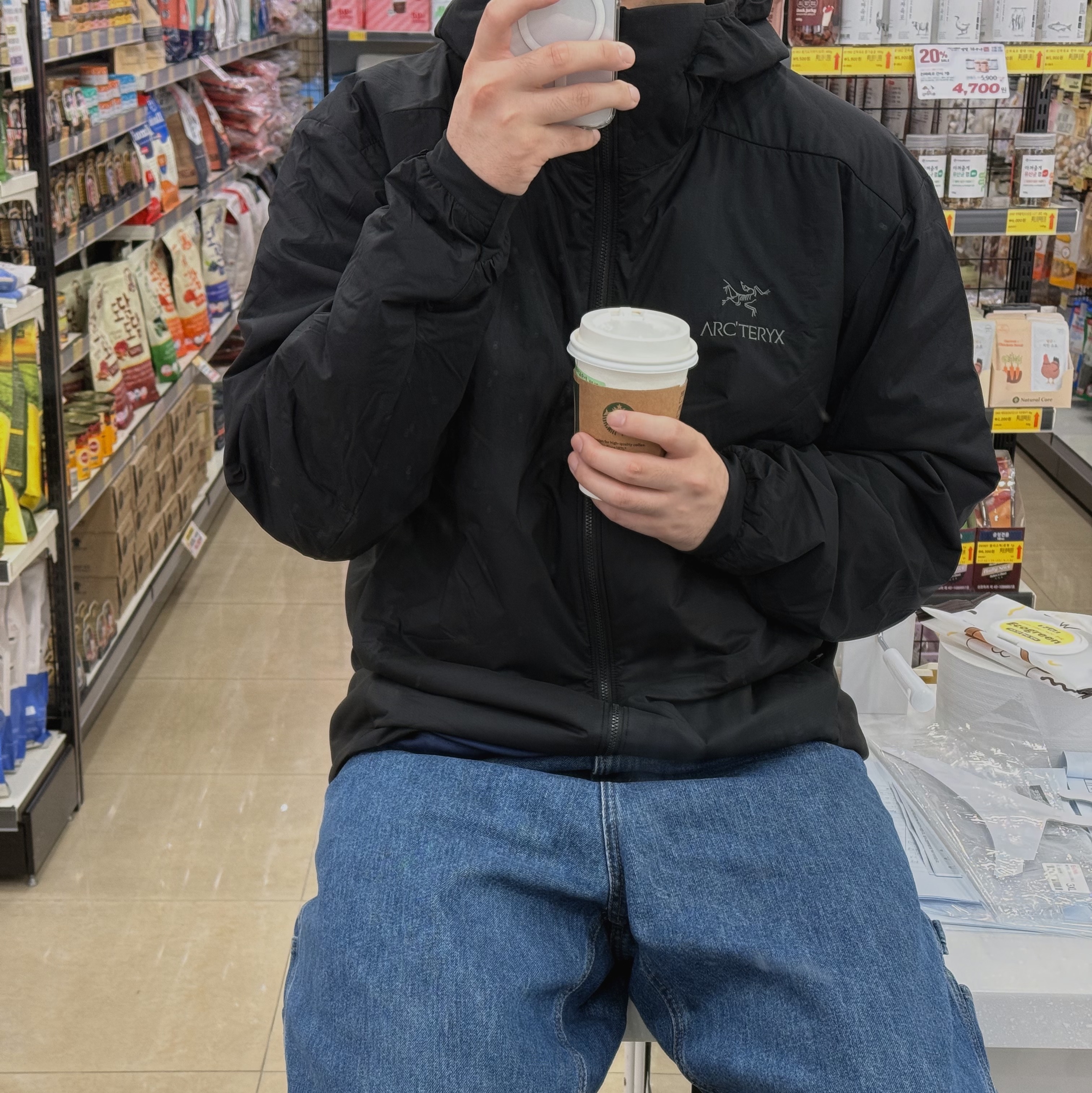 Arc'teryx Atom Hoody Black 착용 스타일