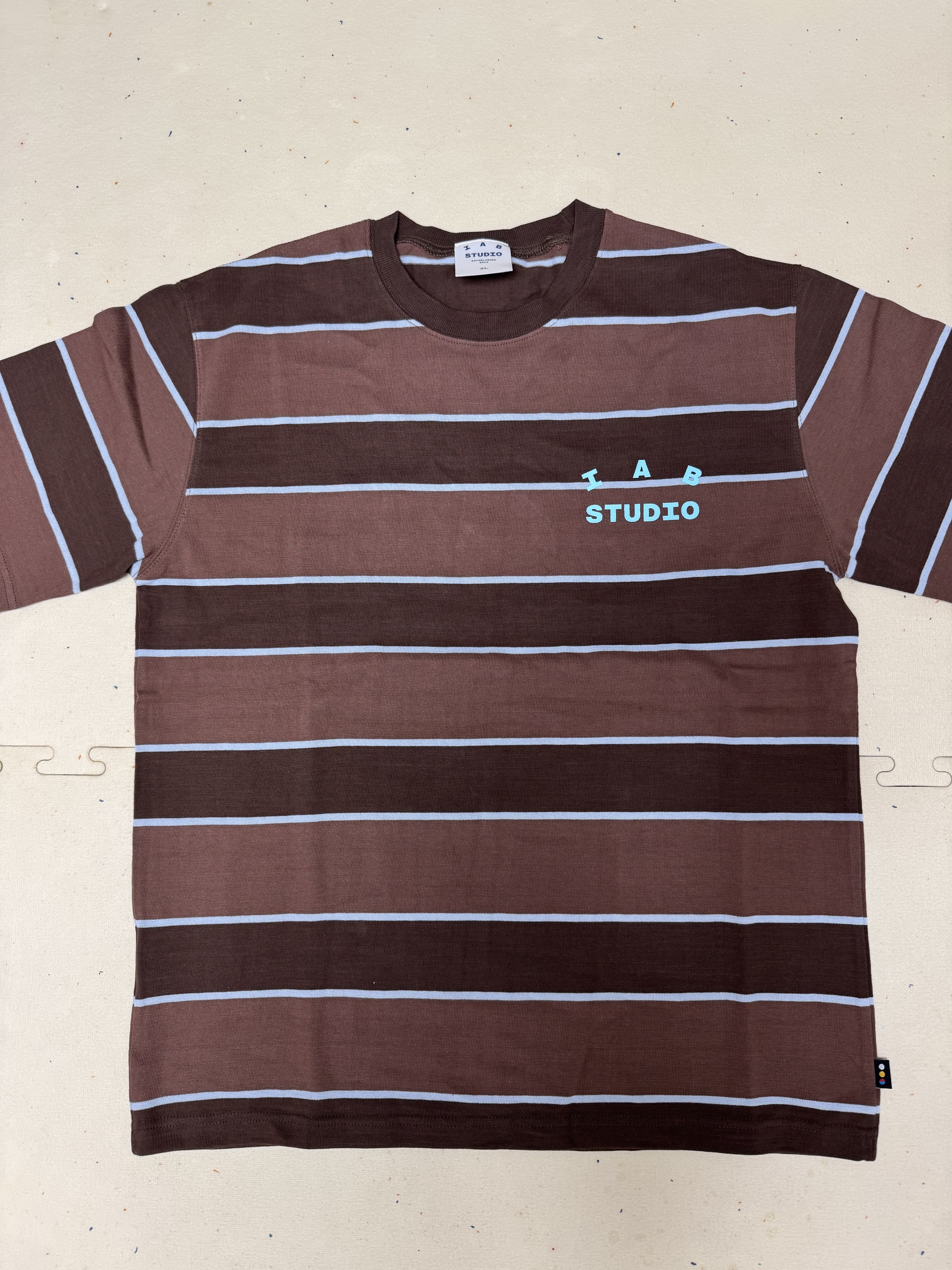 IAB Studio Striped T-Shirt Brown 착용 스타일 - 1