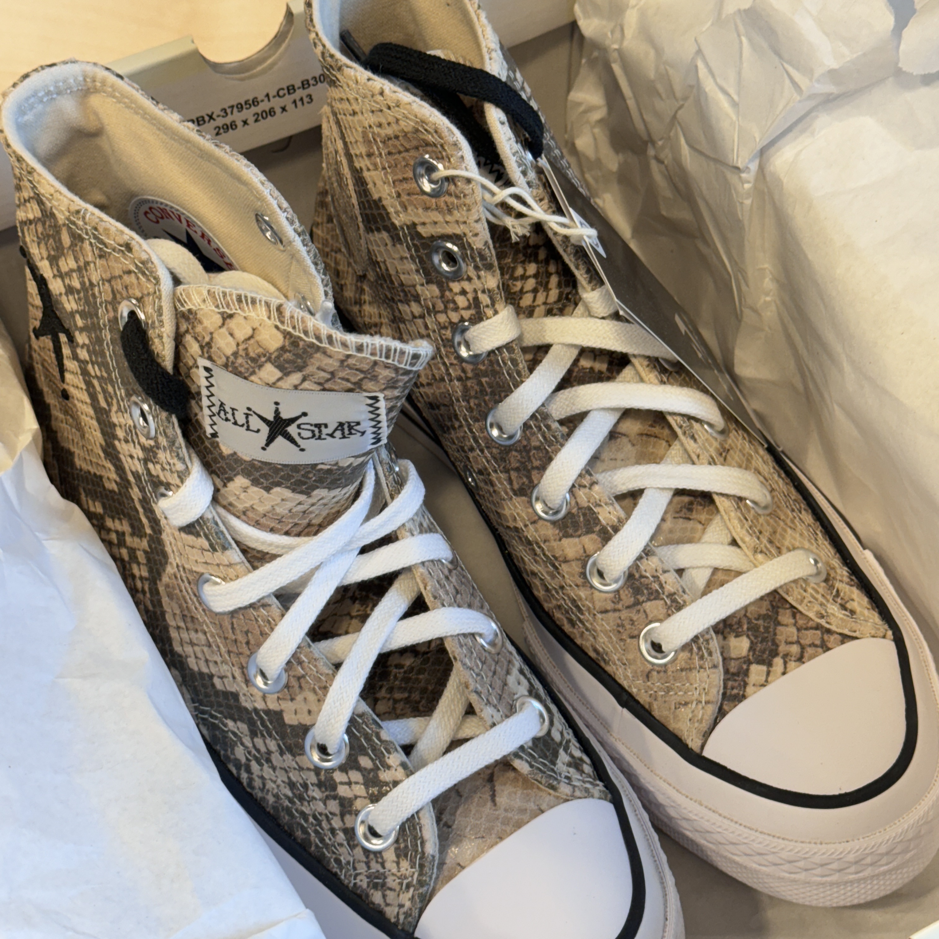 Converse x Stussy Chuck 70 High Leather Snakeskin 착용 스타일 - 3