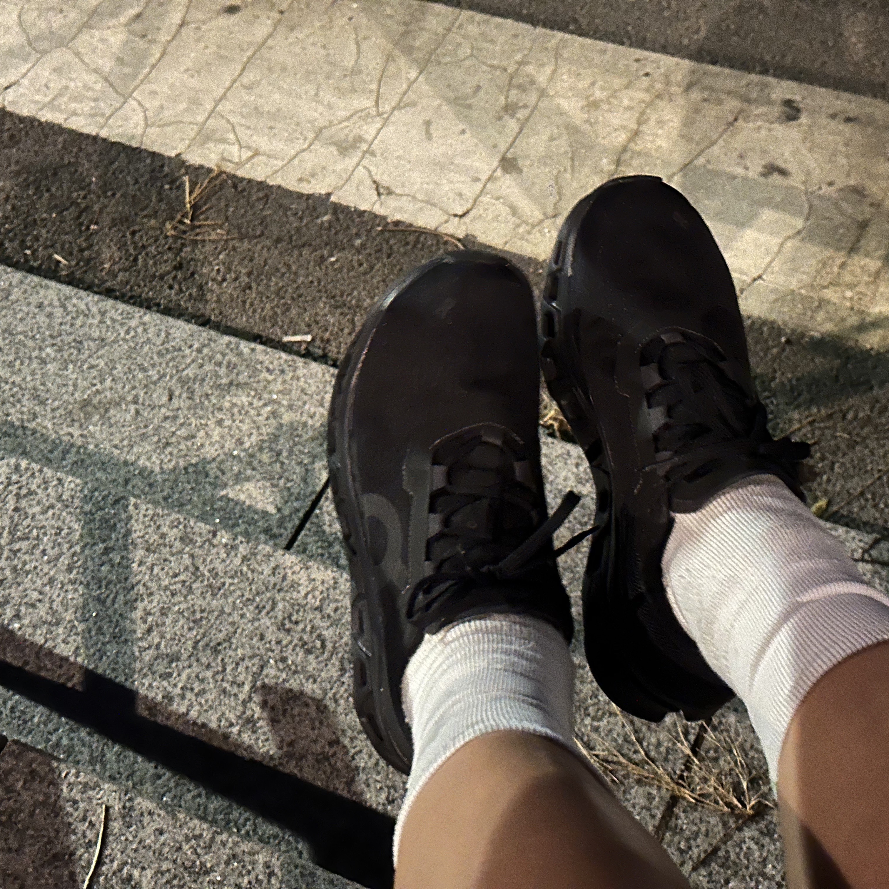 On Running Cloudmonster All Black 착용 스타일 - 1