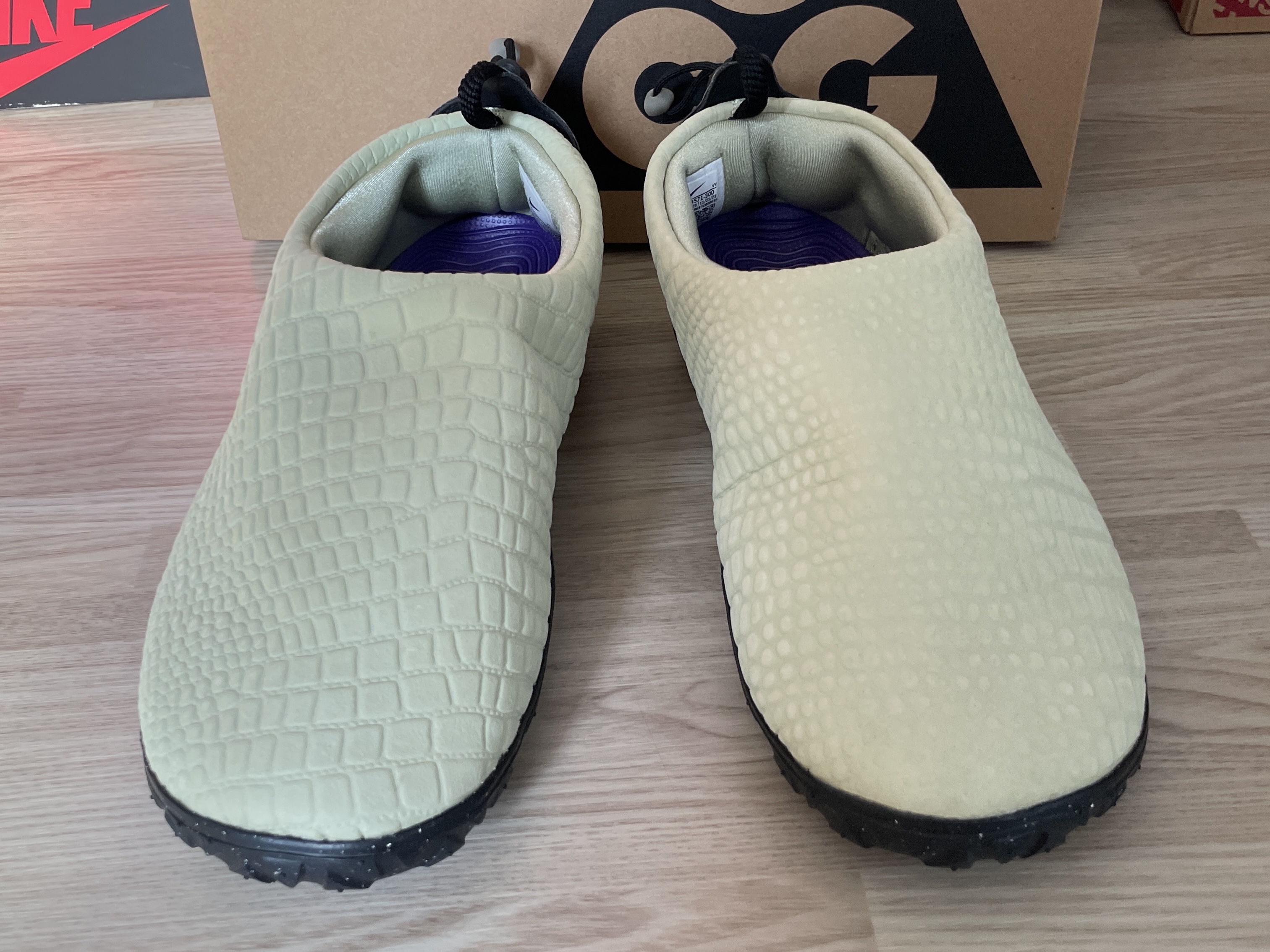 Nike ACG Moc PRM Olive Aura Black 착용 스타일 - 2