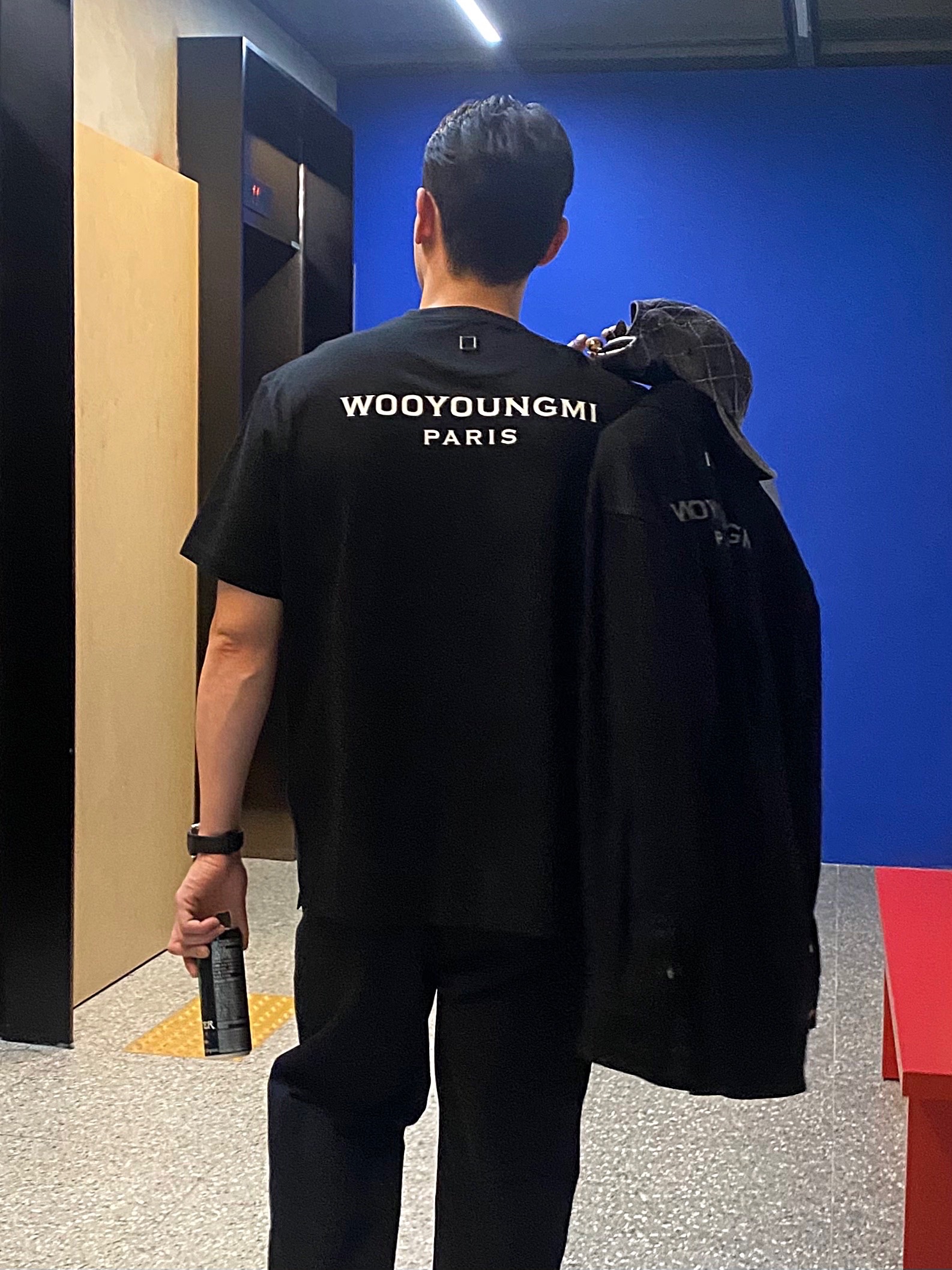 Wooyoungmi Denim Back Logo Shirt Black - 24FW, Wooyoungmi Cotton Back Logo T-Shirt Black - 24SS 착용 스타일 - 1