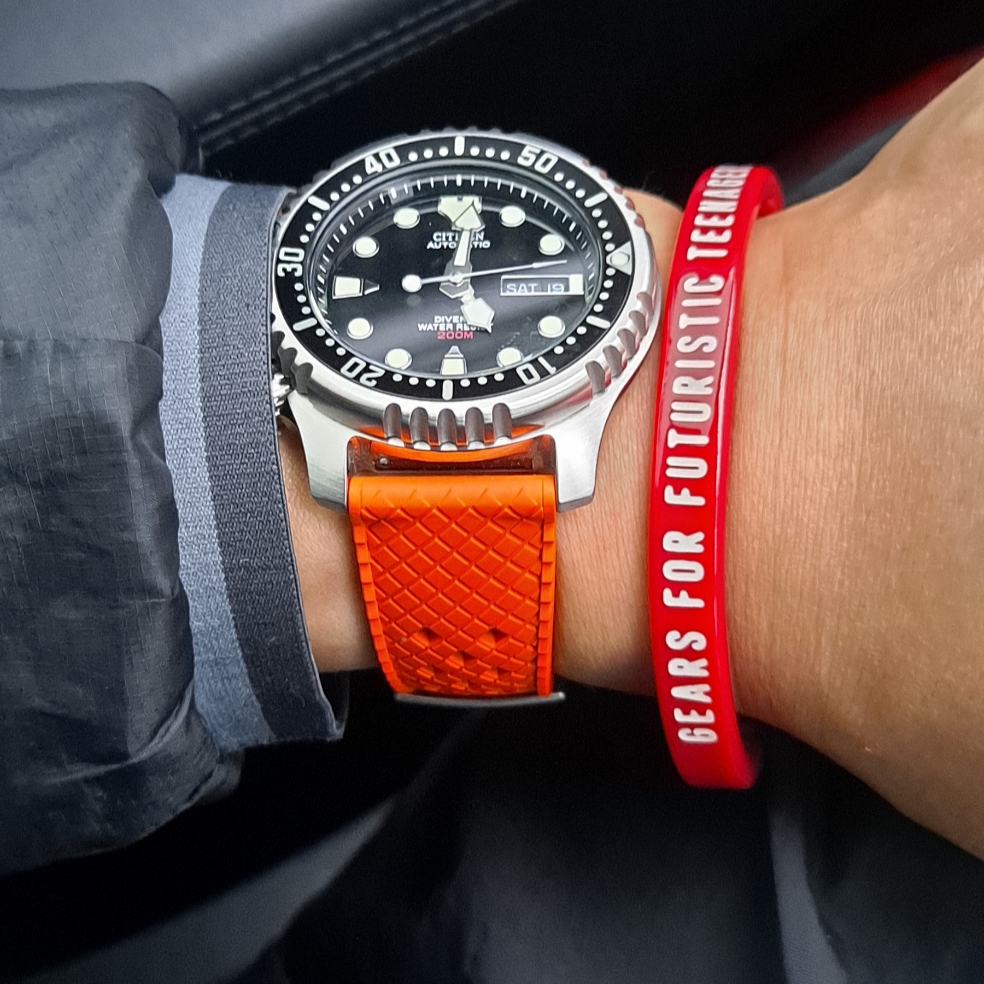 Human Made Acrylic Bangle #1 Red 착용 스타일