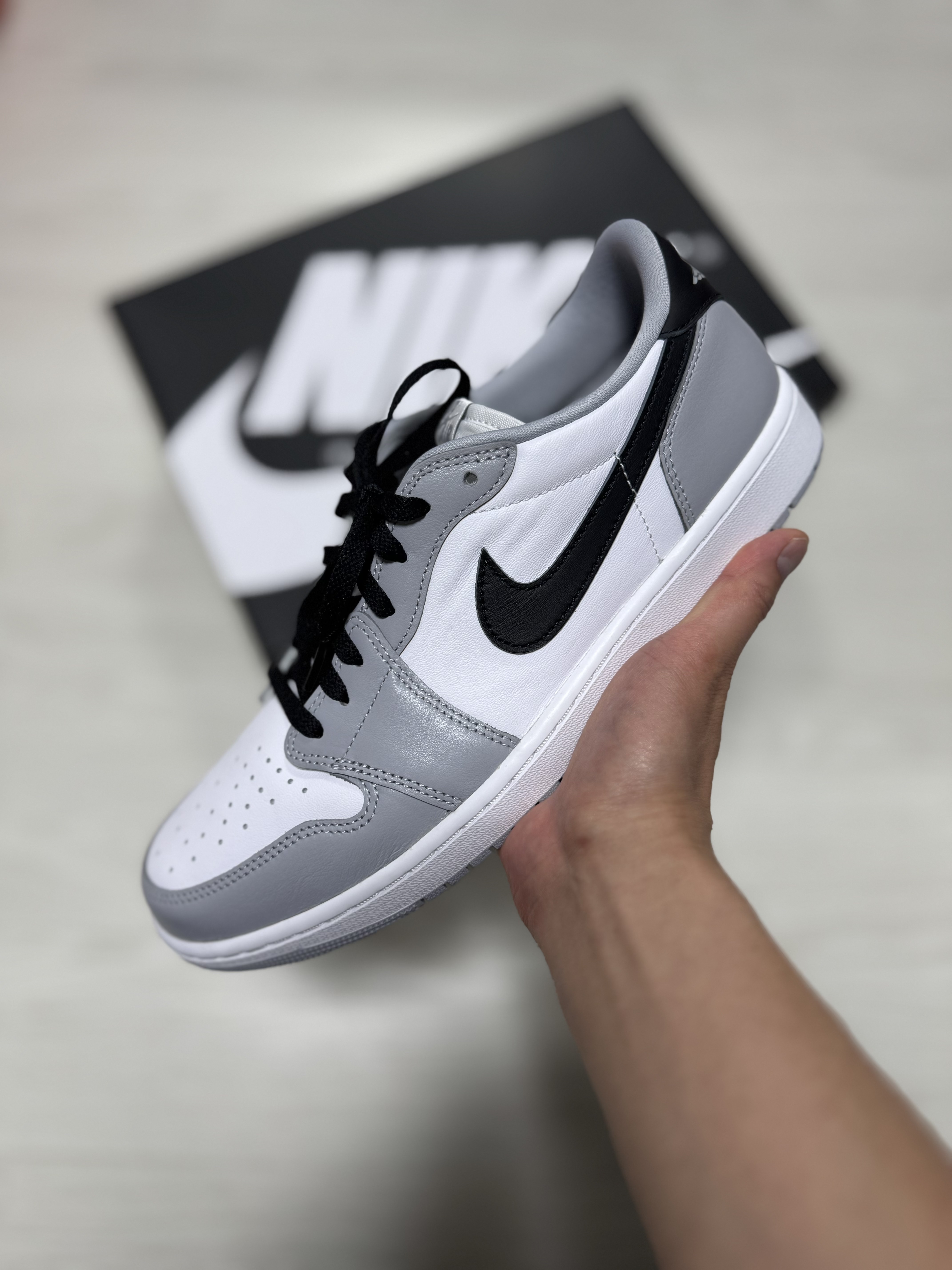 Jordan 1 Retro Low OG Wolf Grey and White 착용 스타일