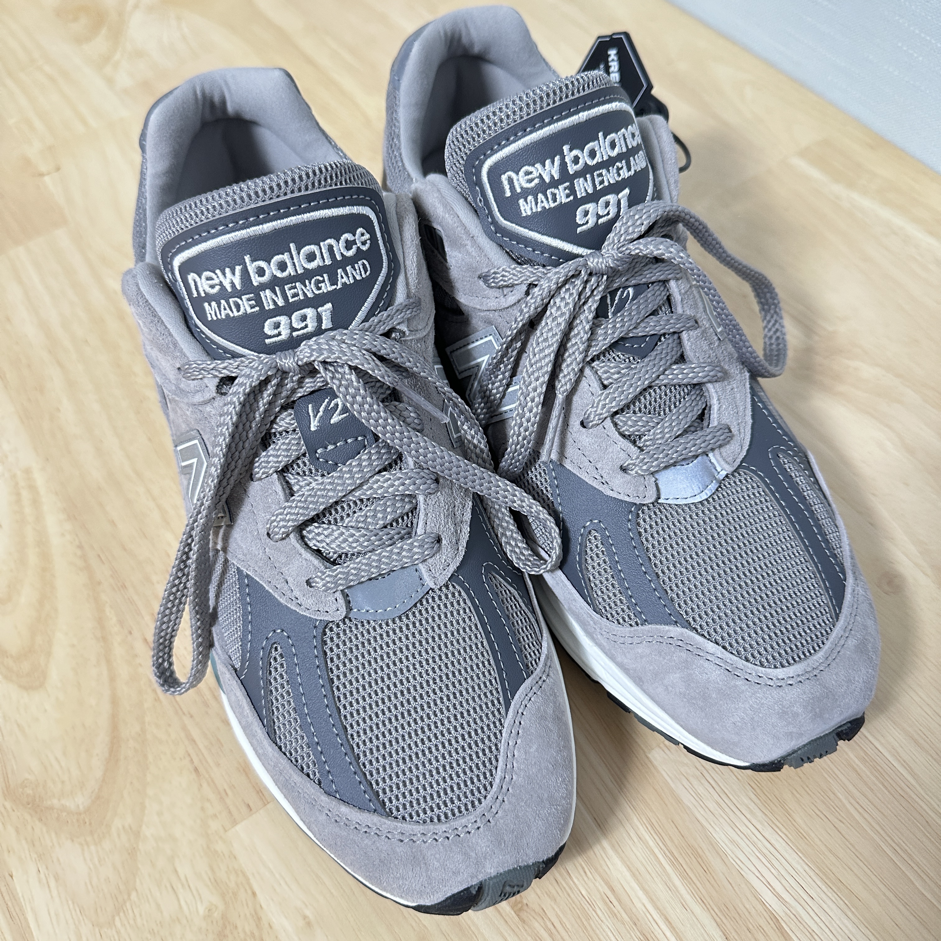 New Balance 991v2 Made in UK Rock Ridge Alloy Silver 착용 스타일 - 2