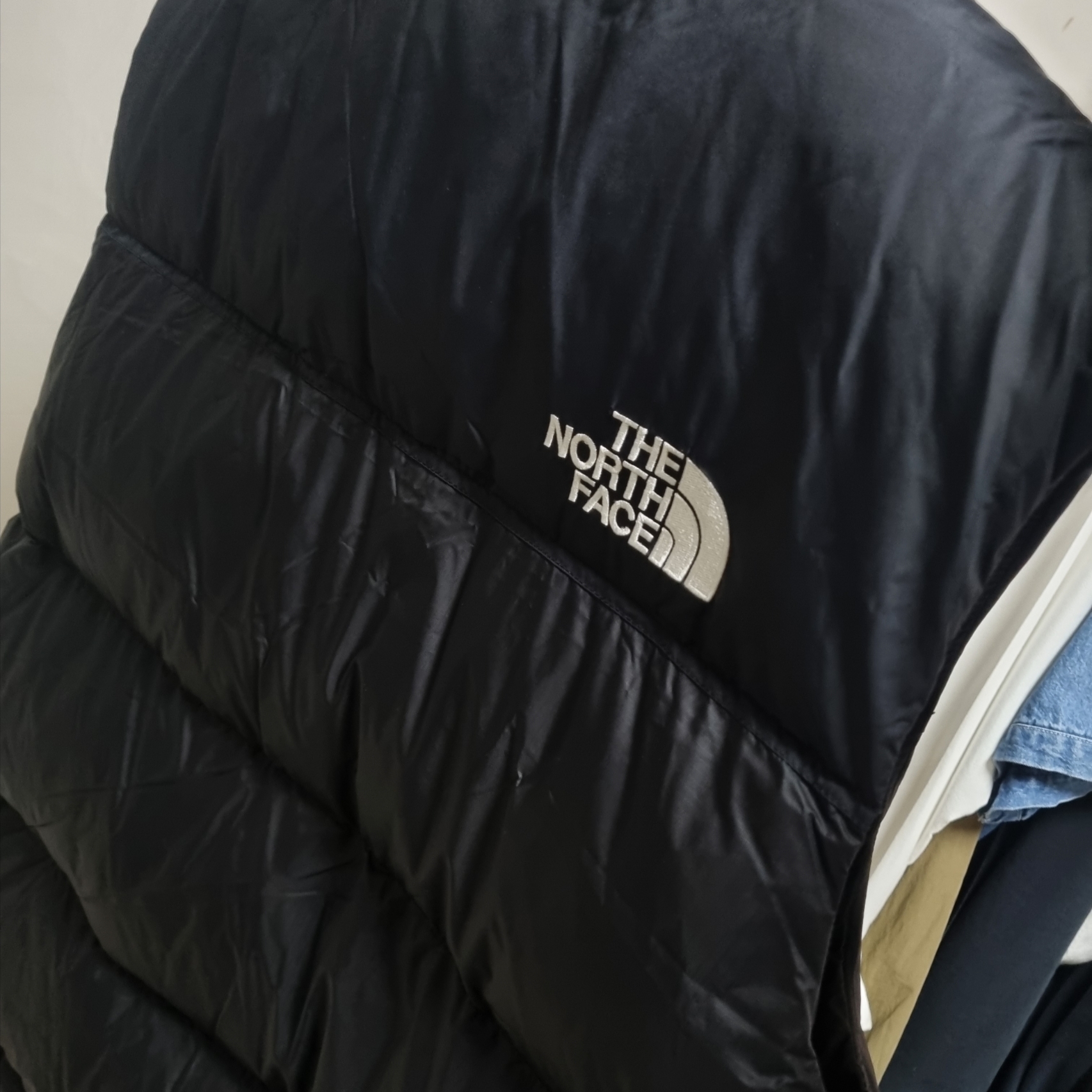 The North Face 1996 Retro Nuptse Vest Black 착용 스타일 - 2