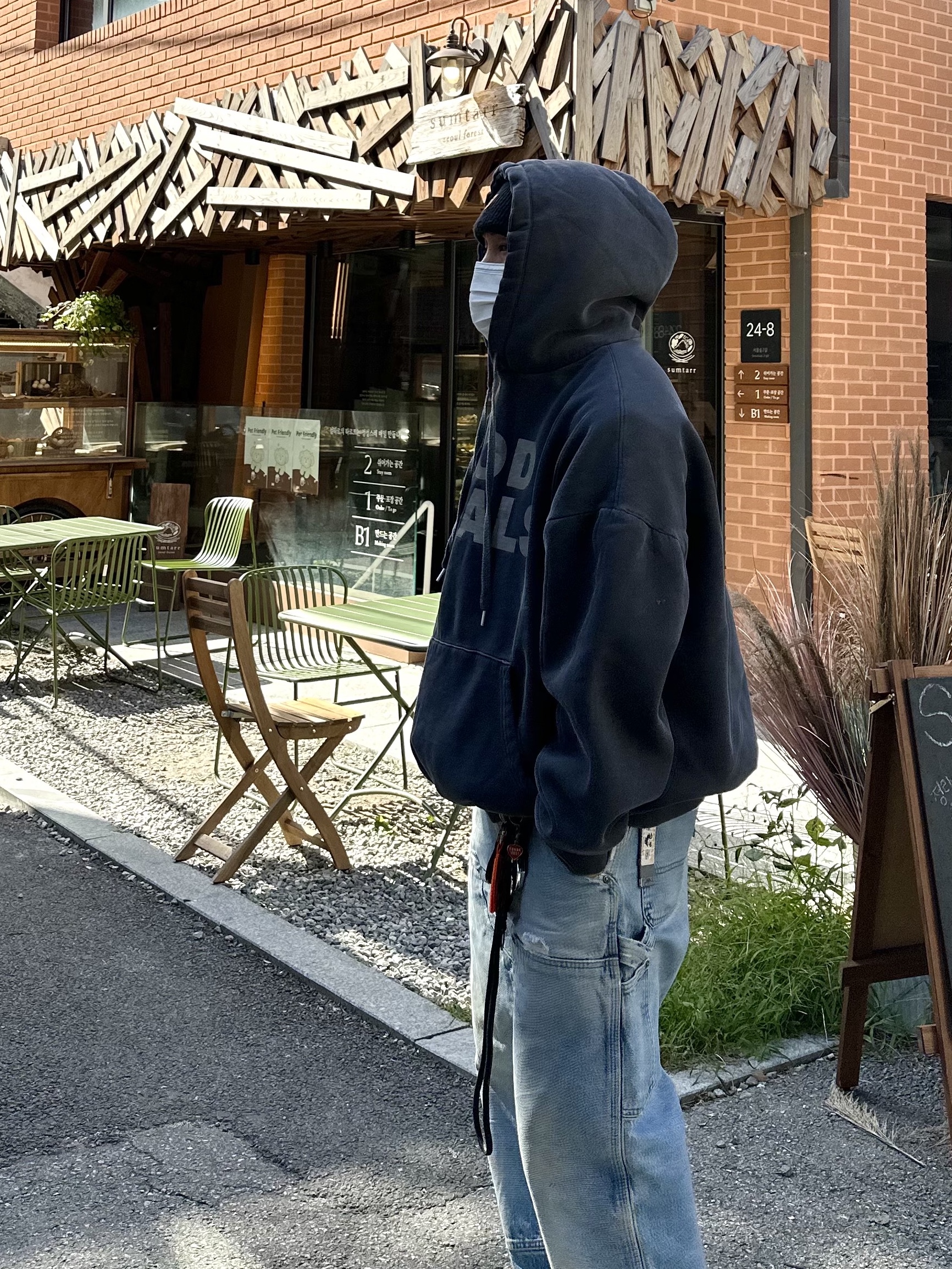 Human Made Big Beanie Black, Loewe Wedge Lace-Up in Suede Gold 착용 스타일 - 2