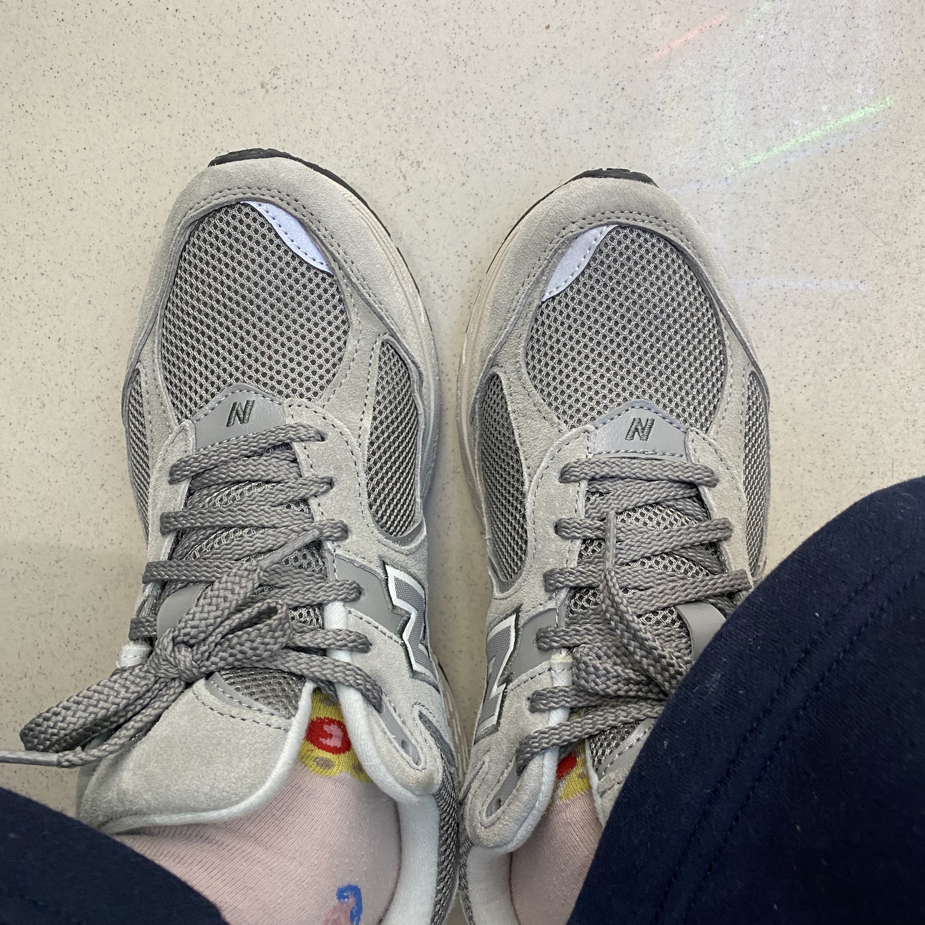 New Balance 2002R Grey 착용 스타일