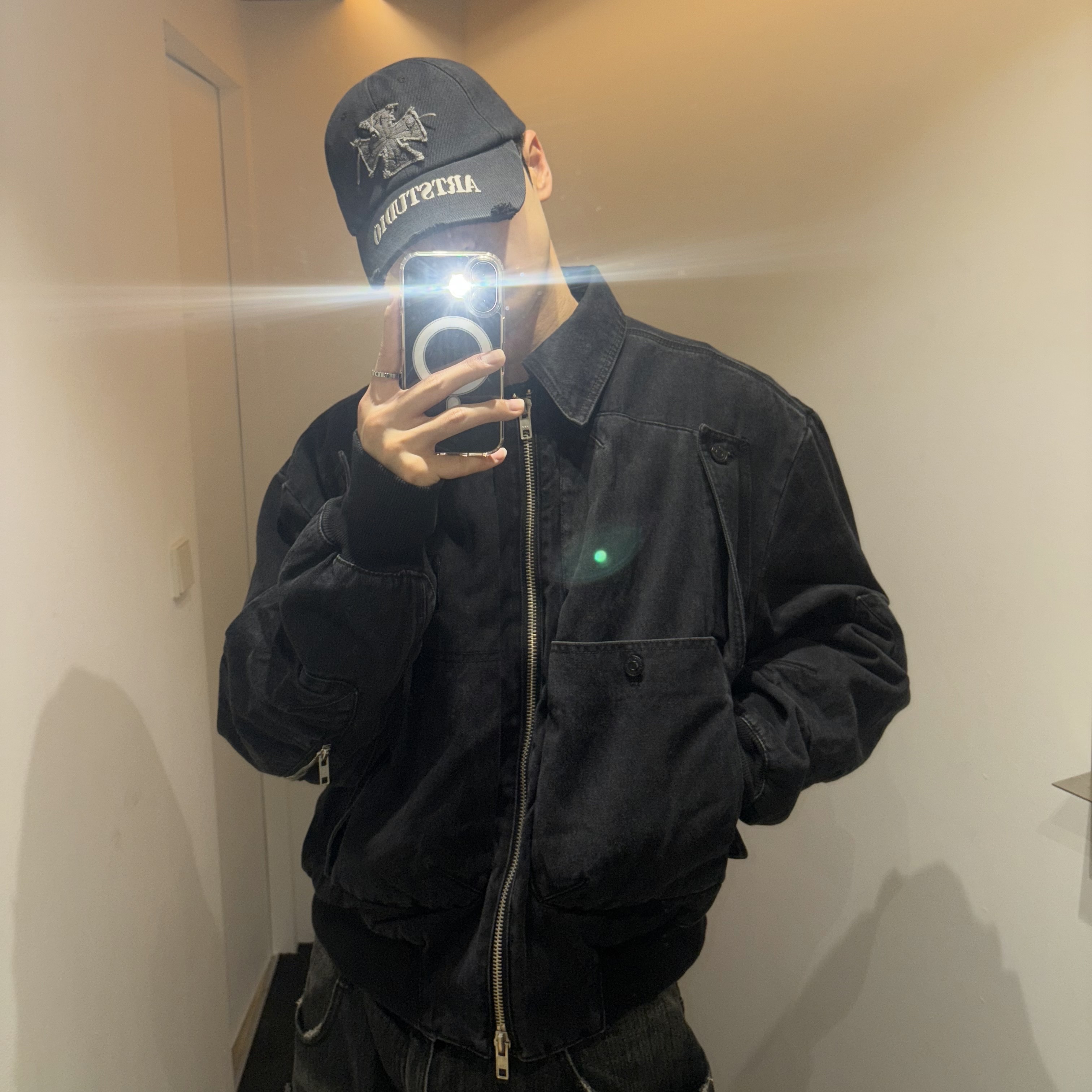 Balenciaga Defender Sneakers Black, ETCE Cross Destroyed Cap Black 착용 스타일 - 3