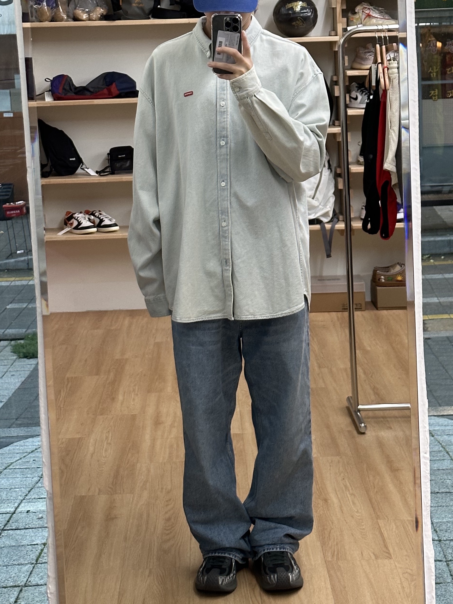 Supreme Small Box Shirt Washed Denim - 24FW, (W) Asics x Kiko Kostadinov Gel-Flammae Grey Black 착용 스타일 - 2