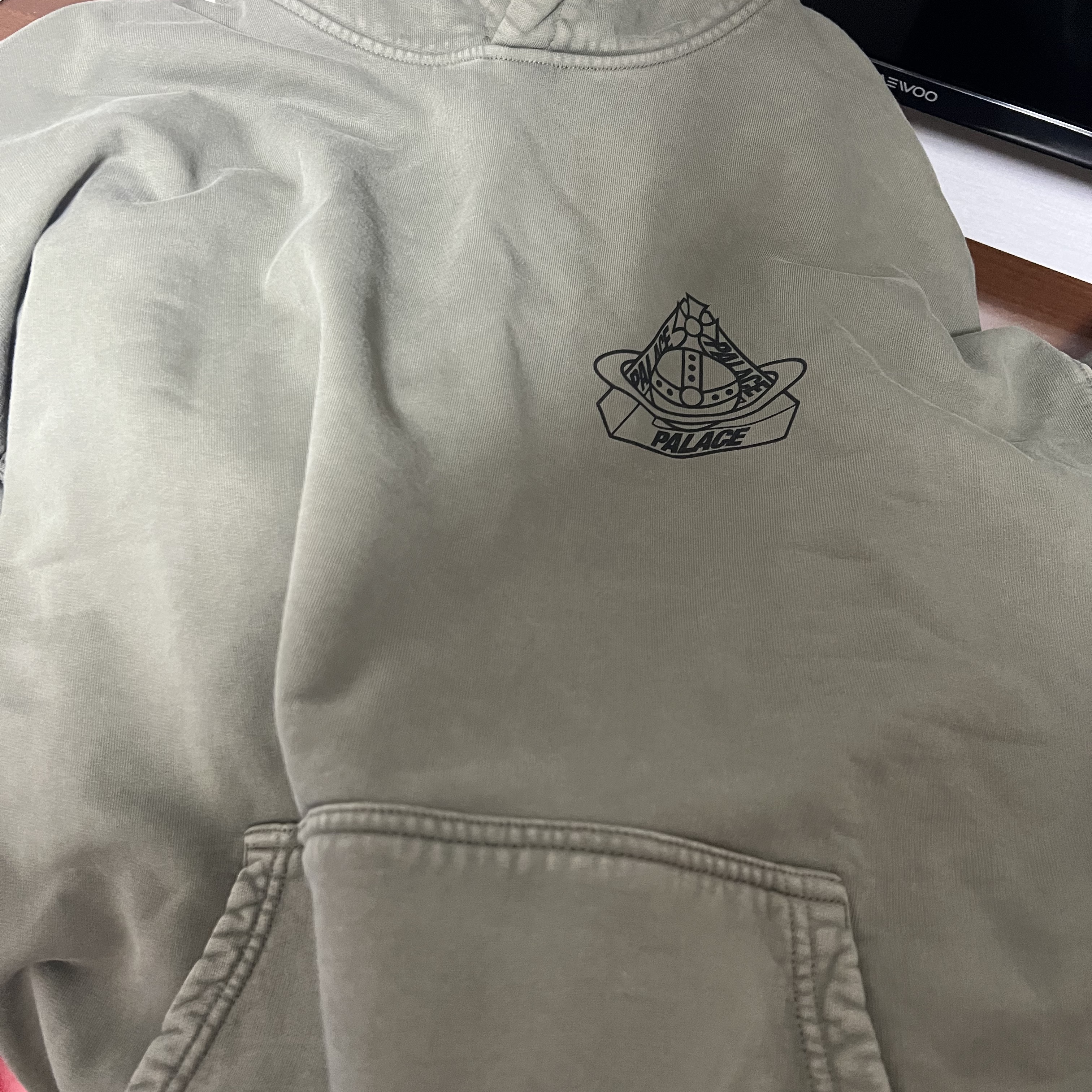 Palace x Vivienne Westwood Hood Olive - 24FW 착용 스타일
