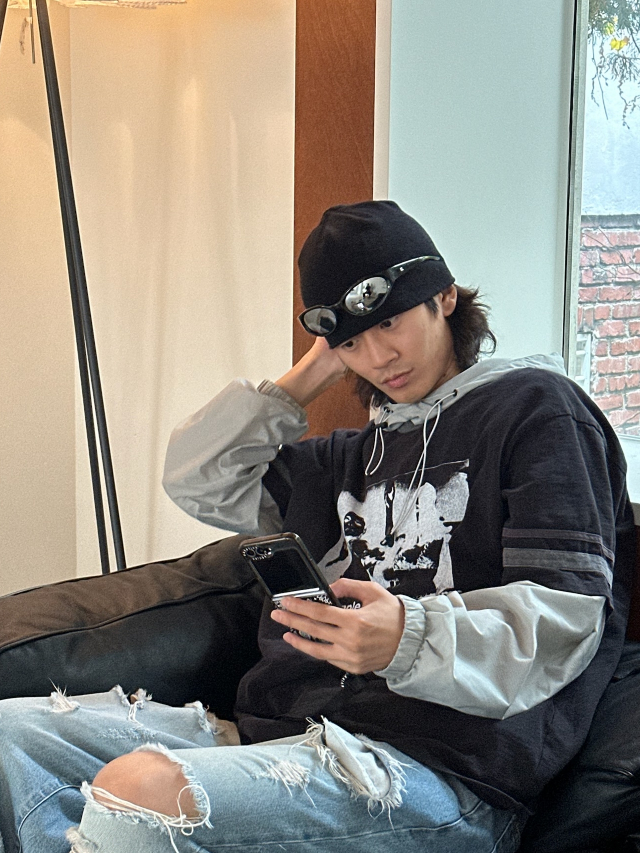 Supreme Glazed Athletic S/S Top Black - 23FW, Samsung Galaxy Z Flip6 256GB Silver Shadow (Korean Ver.) 착용 스타일