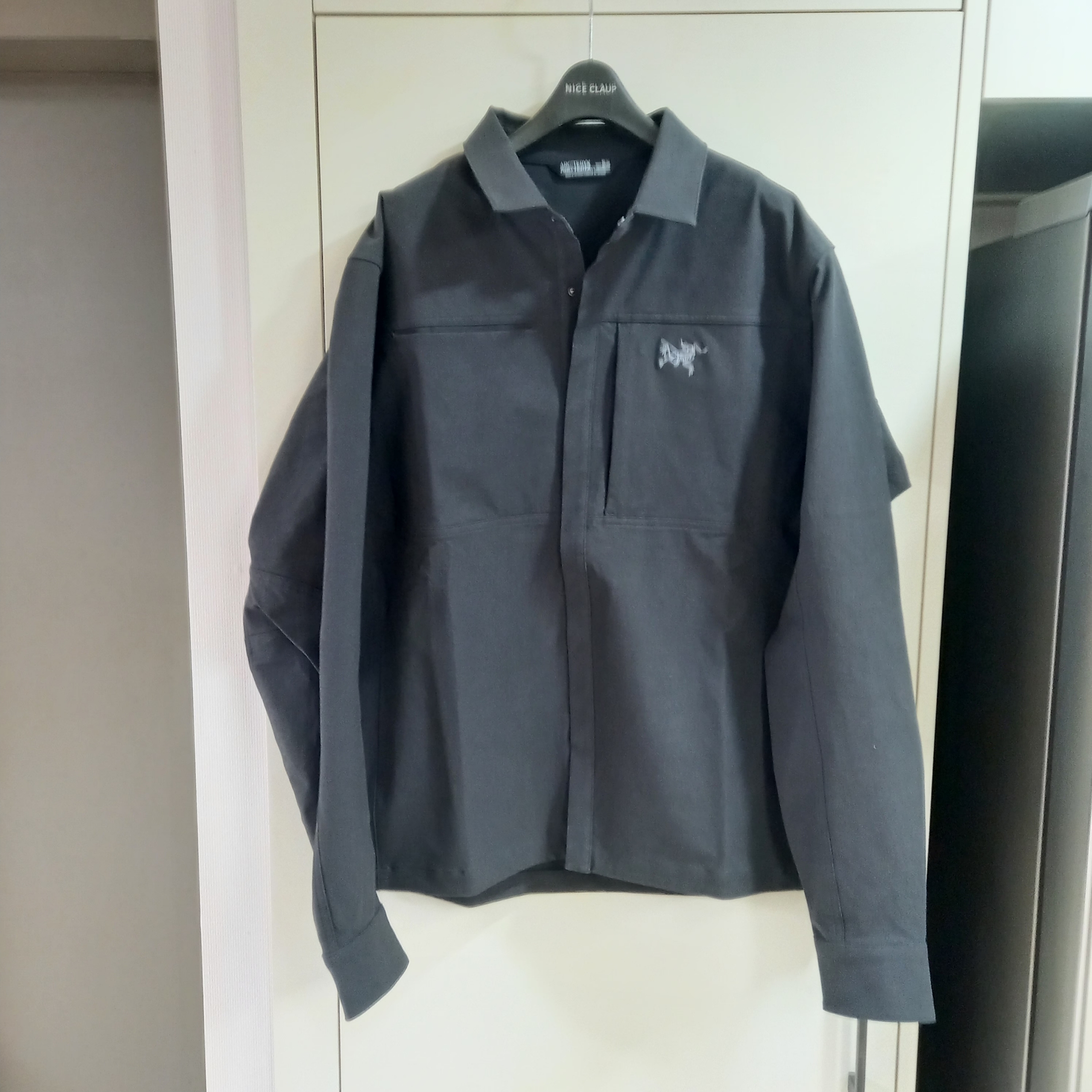 Arc'teryx Cronin Cotton Overshirt Black 착용 스타일 - 1