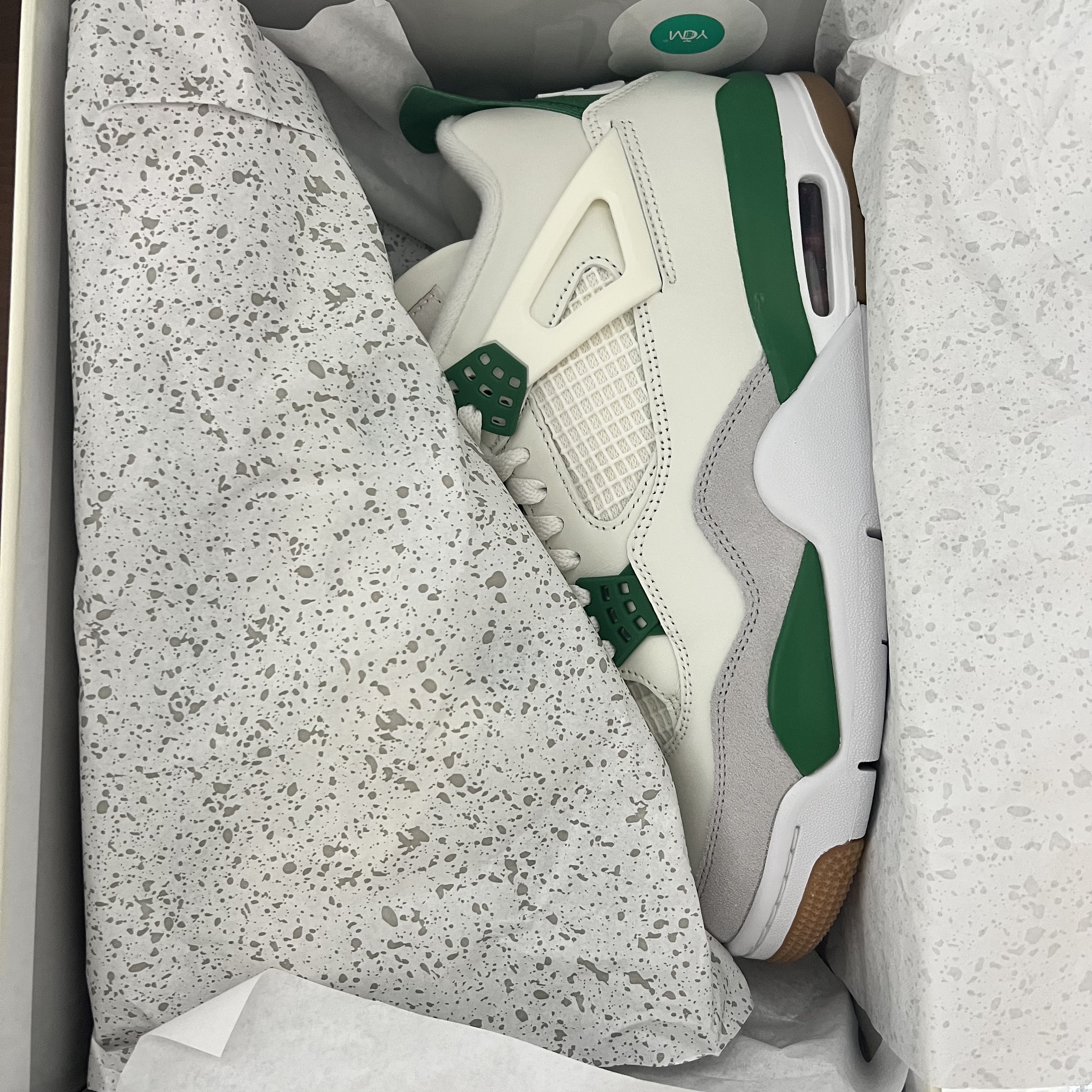 Jordan 4 x Nike SB Retro SP Pine Green 착용 스타일