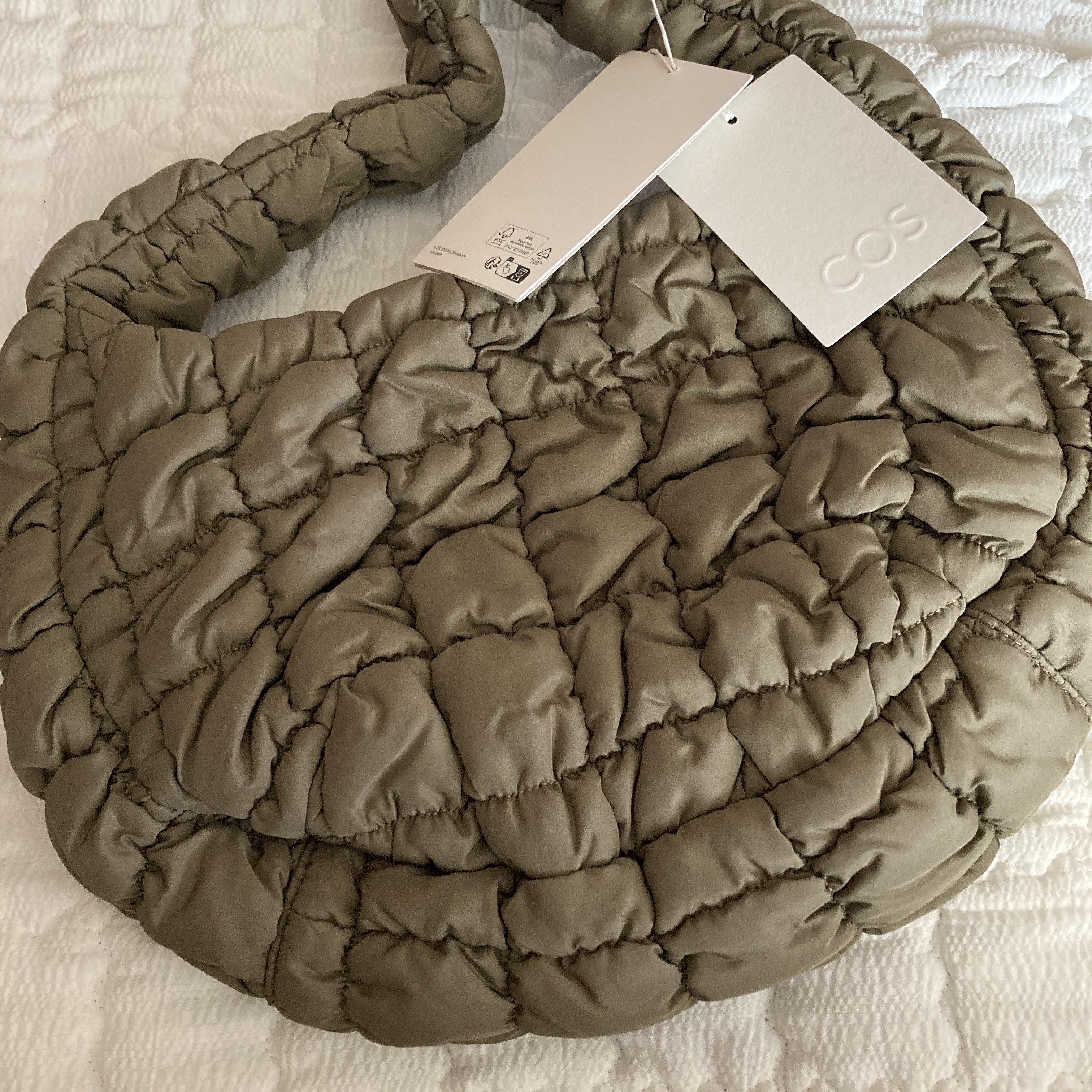 COS Quilted Mini Bag Khaki Green 착용 스타일 - 2