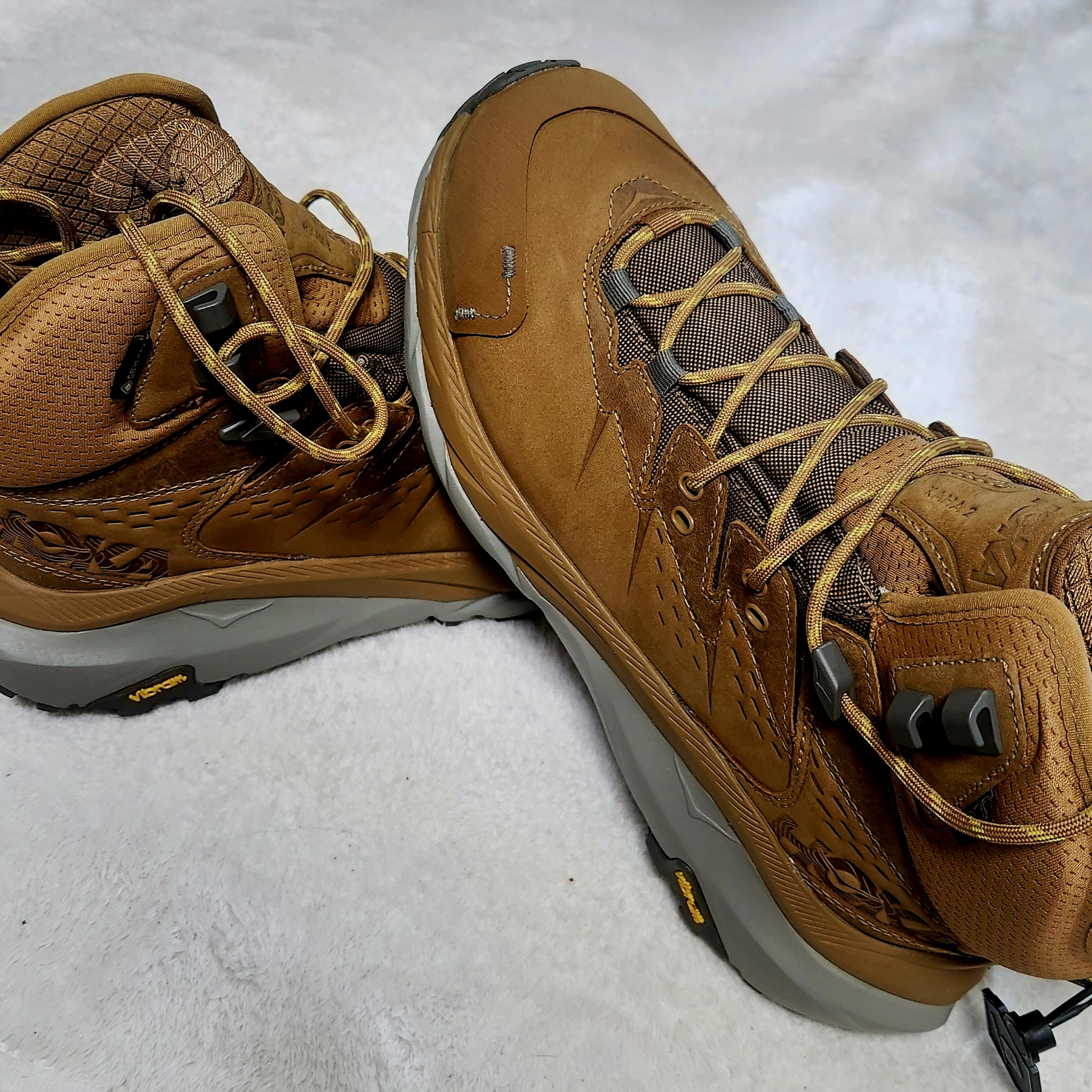 Hoka Kaha 2 Mid GTX Honey Barley 착용 스타일
