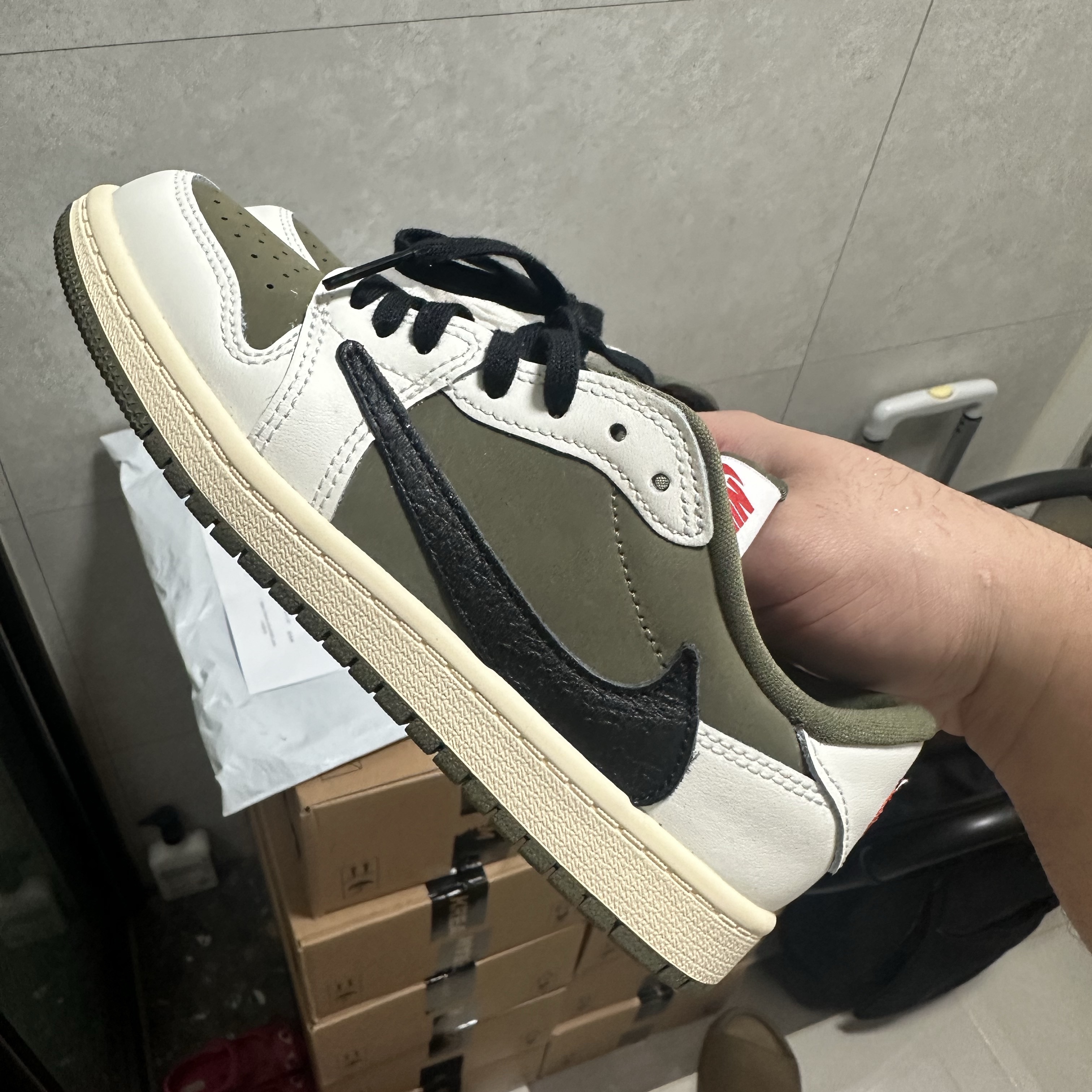 (PS) Jordan 1 x Travis Scott Retro Low OG SP Reverse Olive 착용 스타일