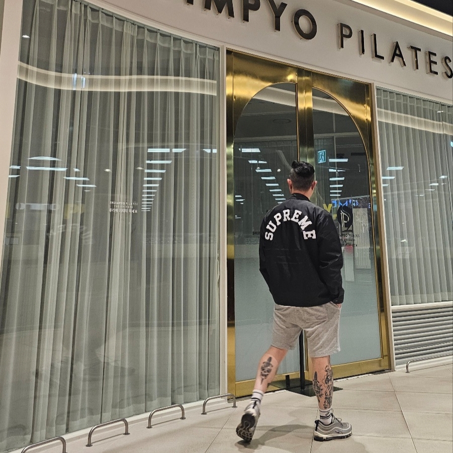 Supreme x Champion Coaches Jacket Black - 24SS 착용 스타일 - 2
