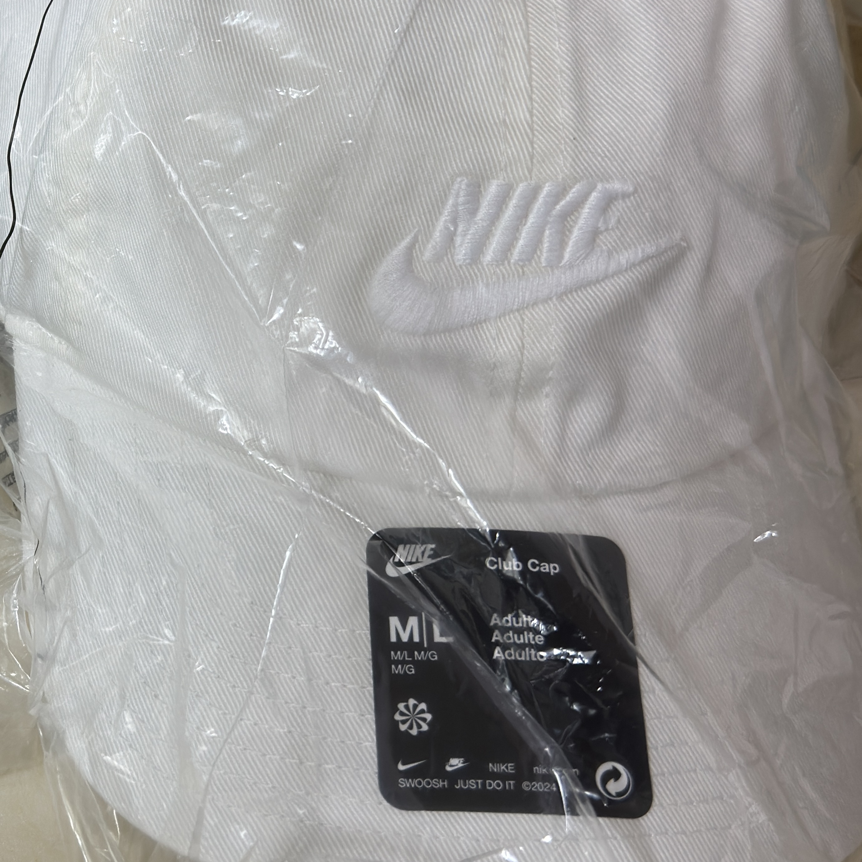 Nike Club Unstructured Futura Washed Cap Sail White 착용 스타일