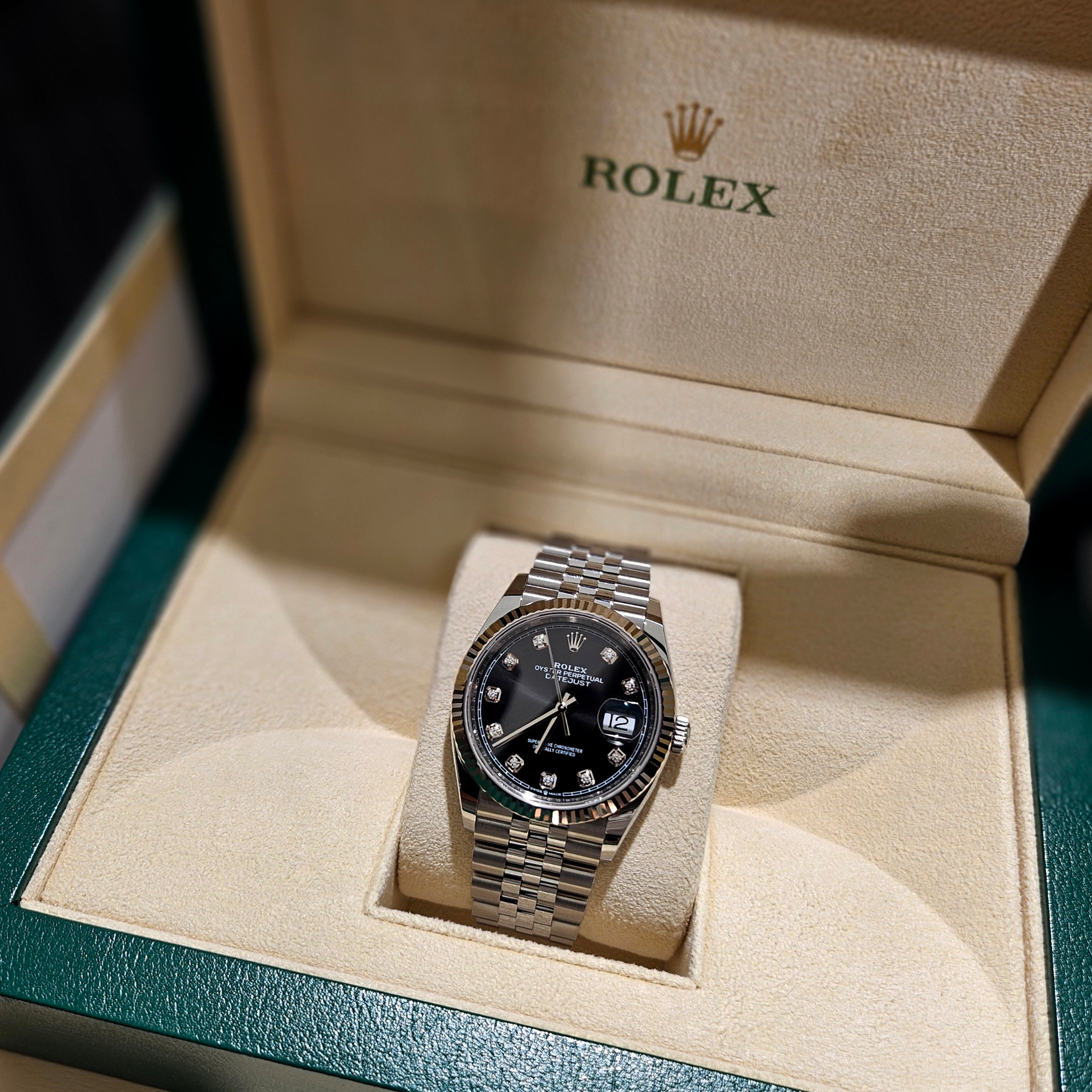 Rolex Datejust 36mm 126234 Bright Black Diamond-Set Jubilee 착용 스타일