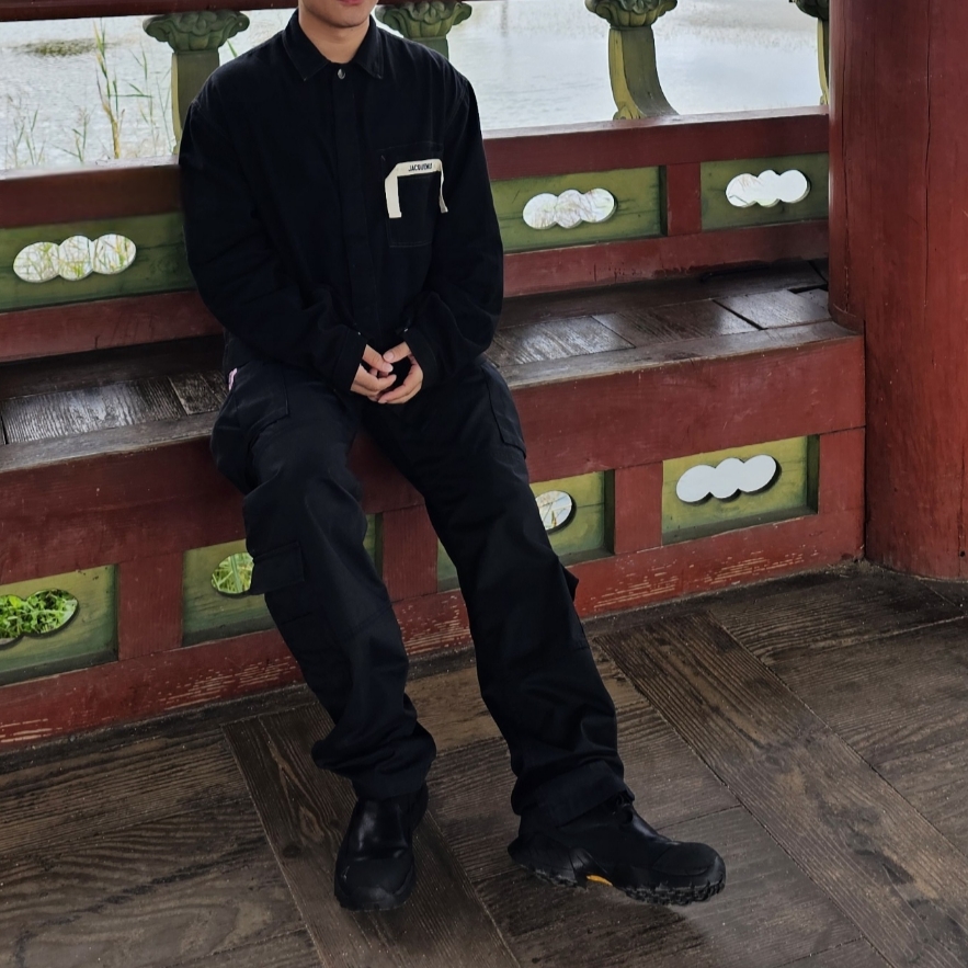 Jacquemus La Chemise De Nimes Denim Shirt Black Brown, Roa Hiking Mary Jane Black 착용 스타일
