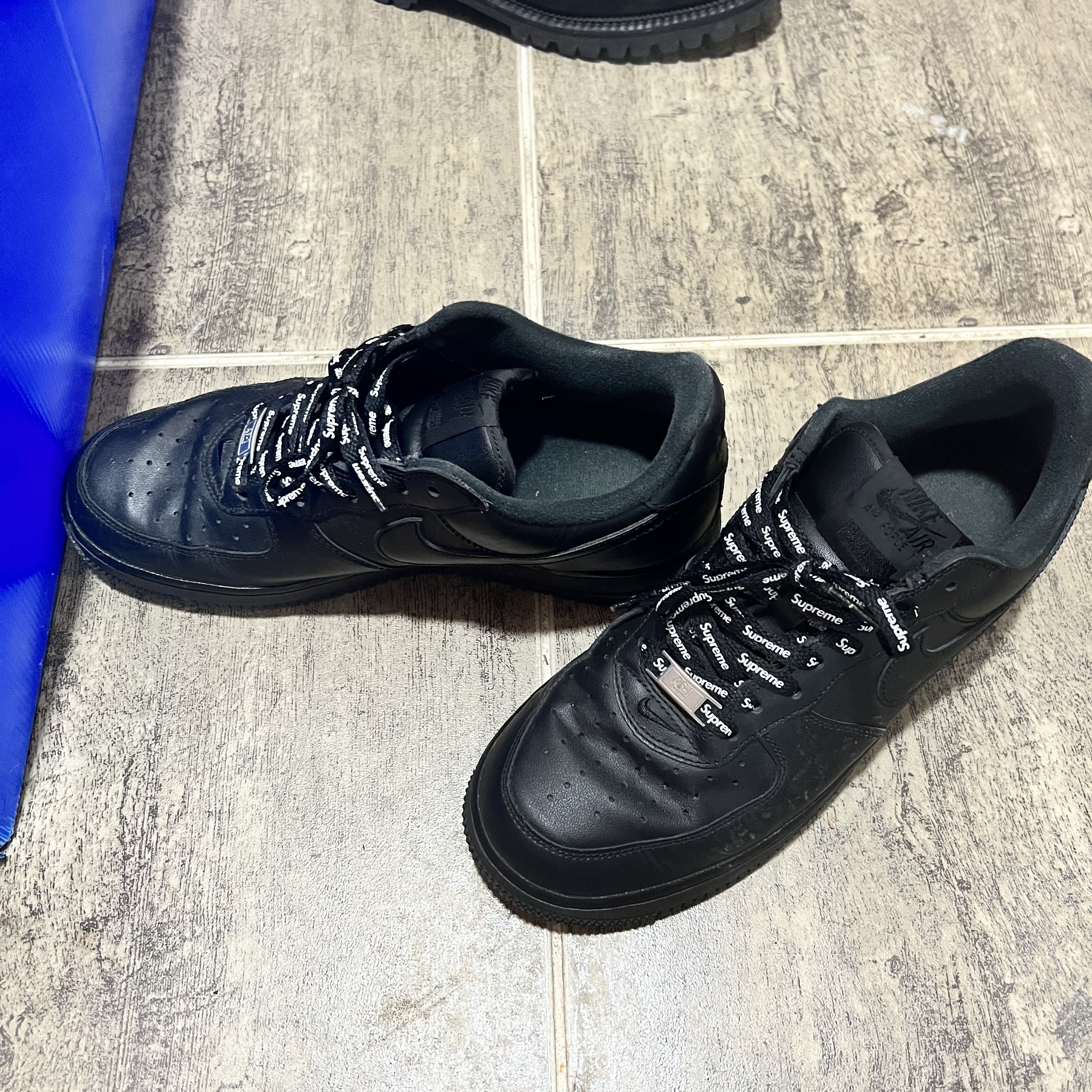 Nike x Supreme Air Force 1 Low Black 착용 스타일