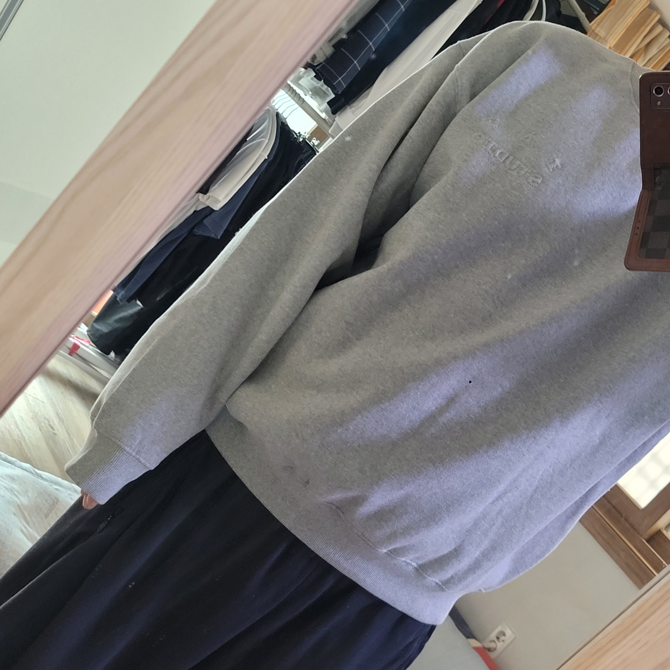 IAB Studio Embossed Sweatshirt Gray 착용 스타일