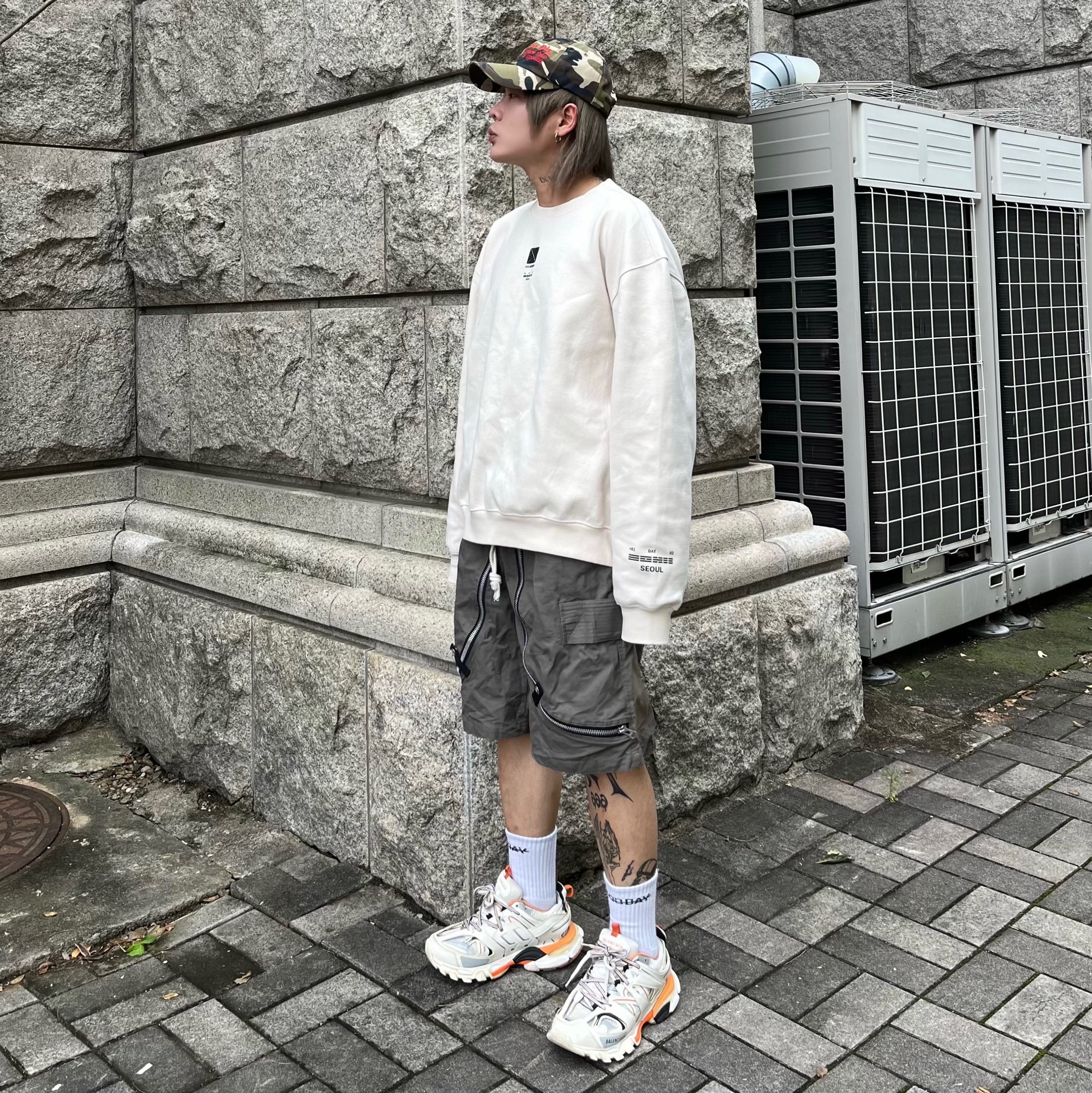 Balenciaga Track Sneakers White Orange 2019 착용 스타일 - 2