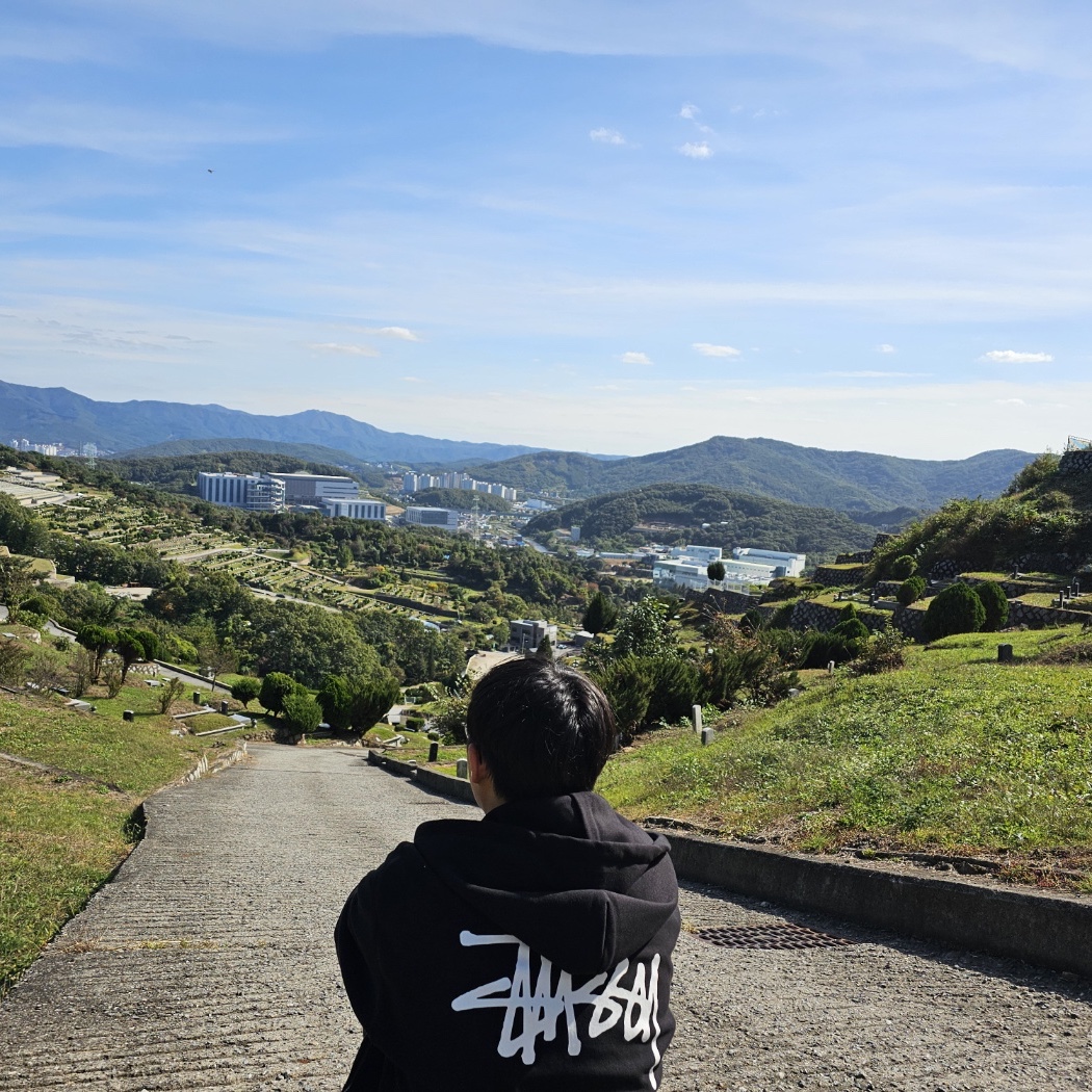 Stussy Basic Zip Hoodie Black 착용 스타일