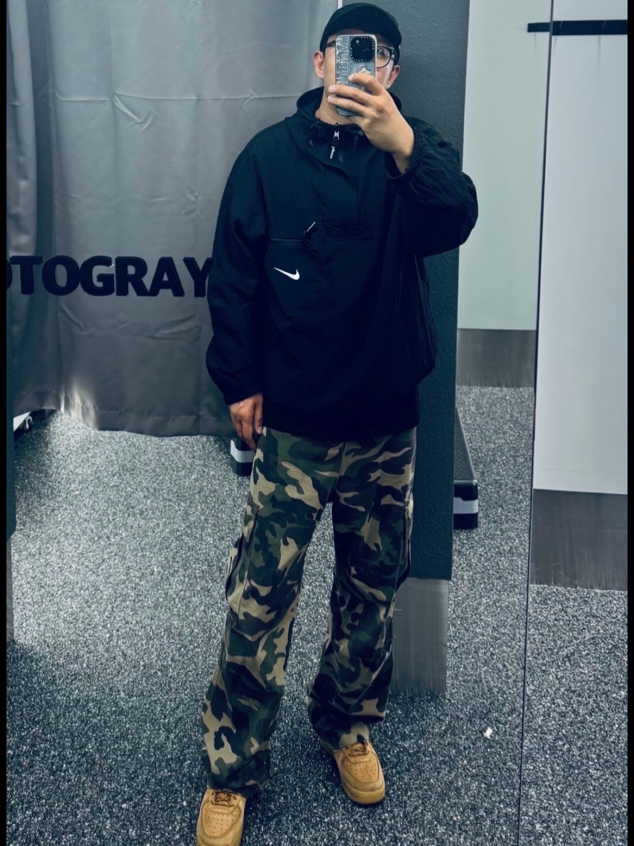 Apple iPhone 15 Pro 512GB Black Titanium (Korean Ver.), Supreme x Nike Jewel Reversible Ripstop Anorak Black - 20FW 착용 스타일