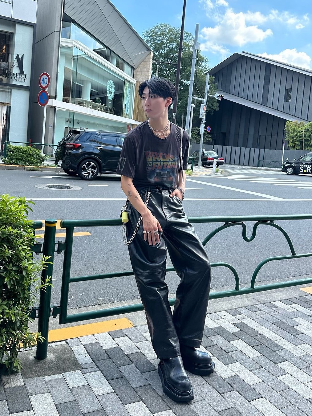 Beautiful People x UNIVERSAL PICTURES Women B.T.T.F Sheer Reversible Big-T Black - 24FW 착용 스타일 - 3