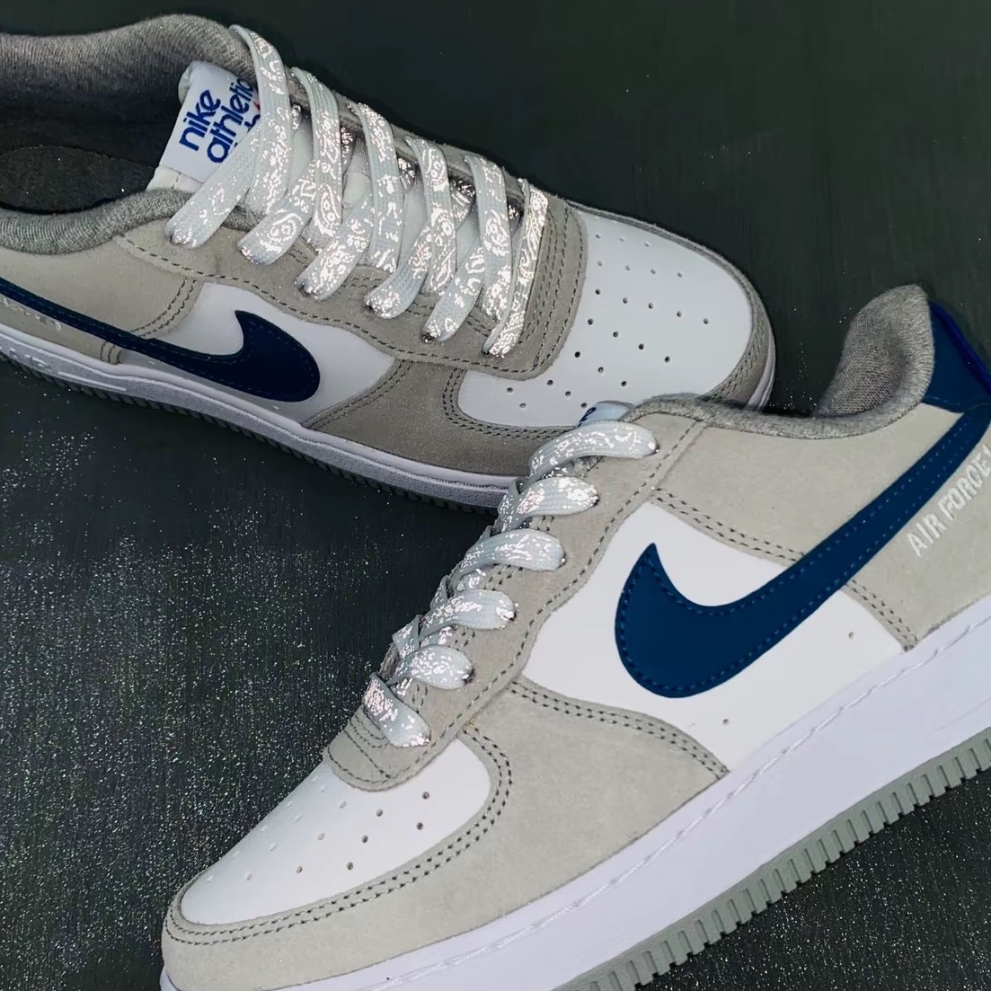 (GS) Nike Air Force 1 LV8 Athletic Club Light Smoke Grey Marina 착용 스타일