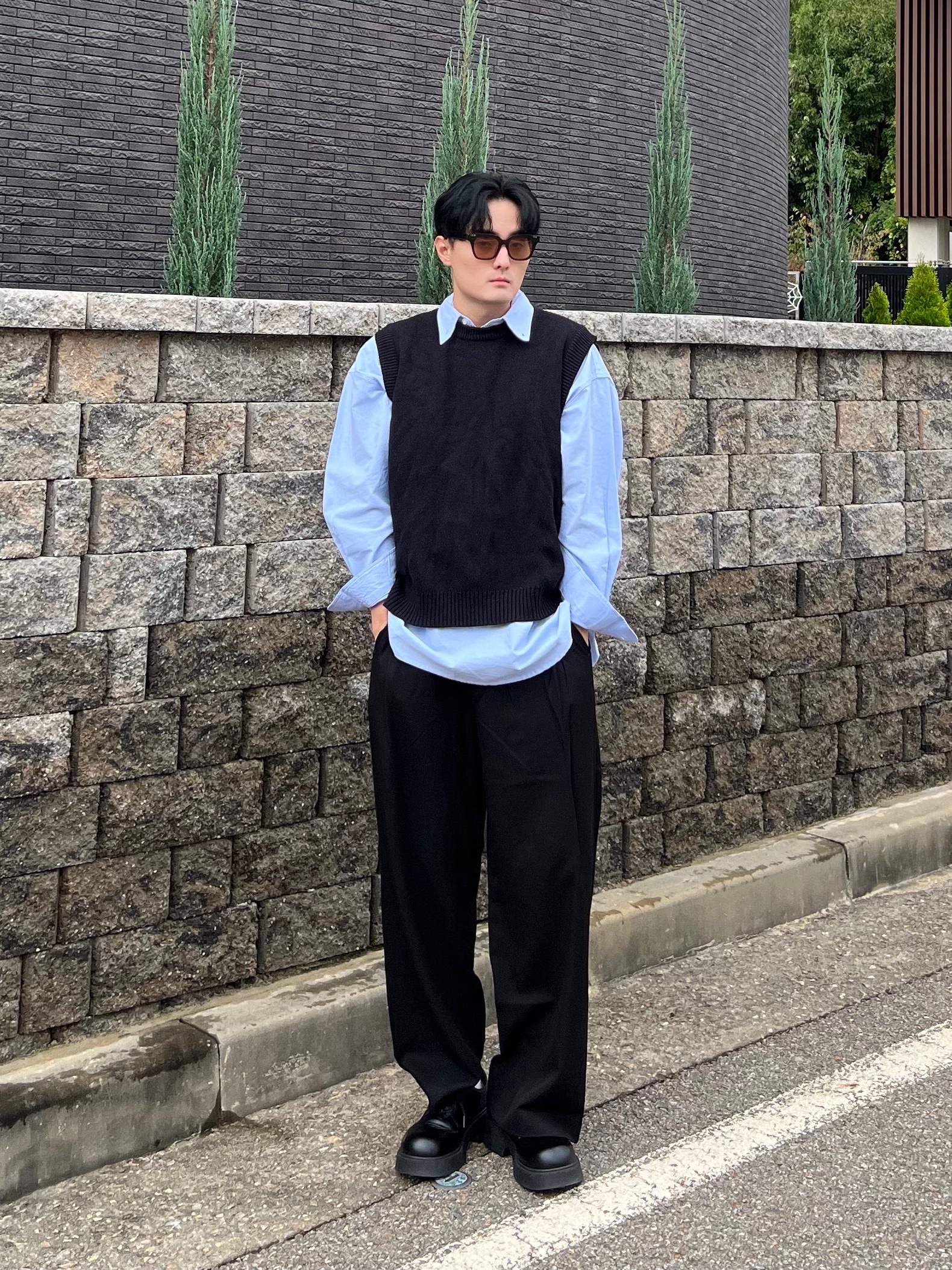 Nocle Reed Wool Slacks Black 착용 스타일 - 2
