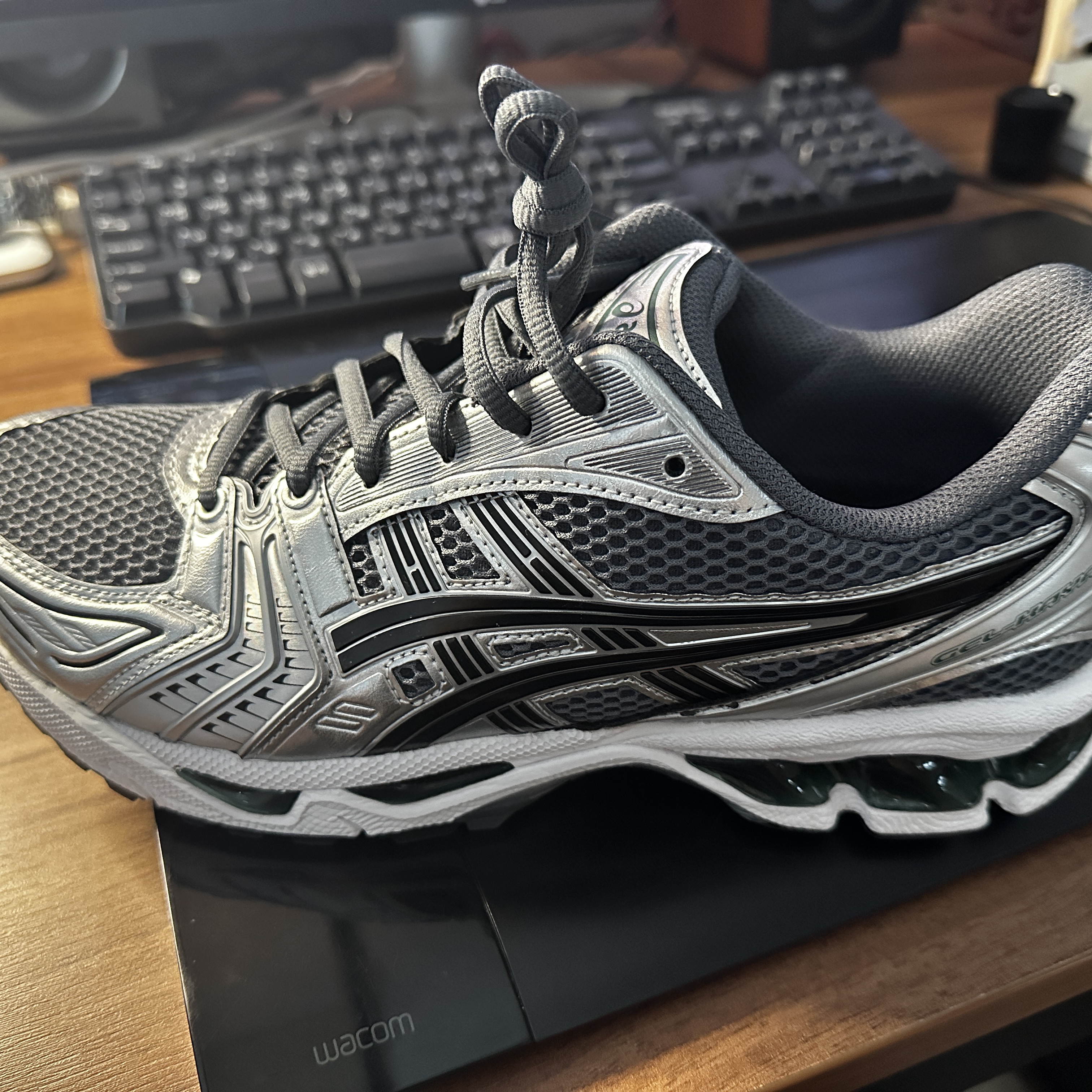 Asics Gel-Kayano 14 Metropolis Jasper Green 착용 스타일 - 2