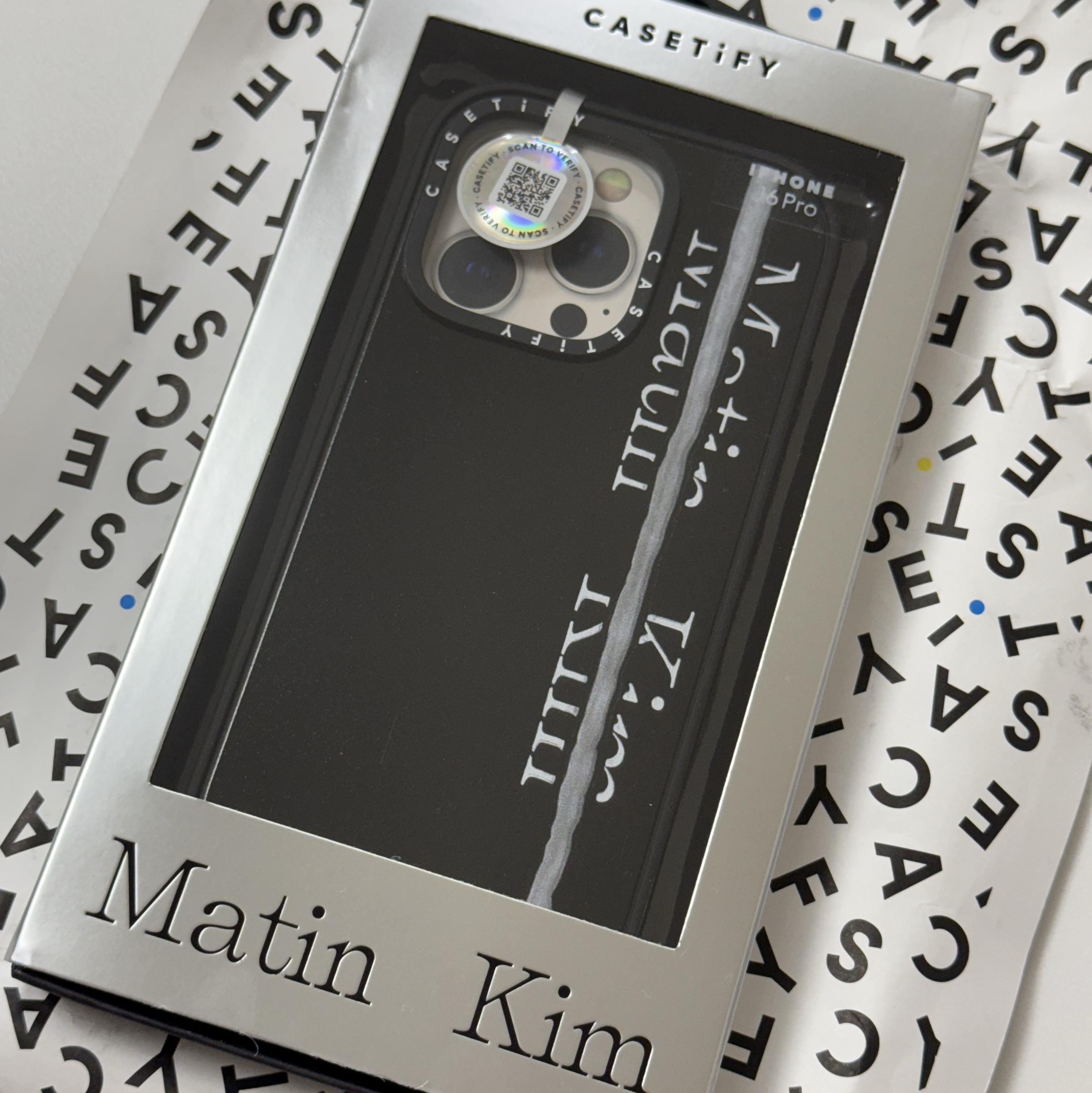 Casetify x Matin Kim iPhone Black Logo Magsafe Impact Case Matte Black 착용 스타일