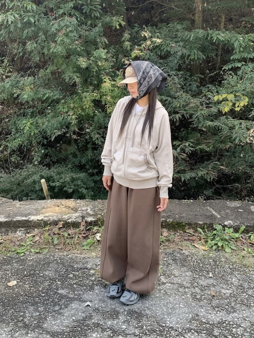 Coyseio String Pocket Hood Zip-Up Sand, Asics Jog 100 S Steel Grey - 2E Wide 착용 스타일 - 2
