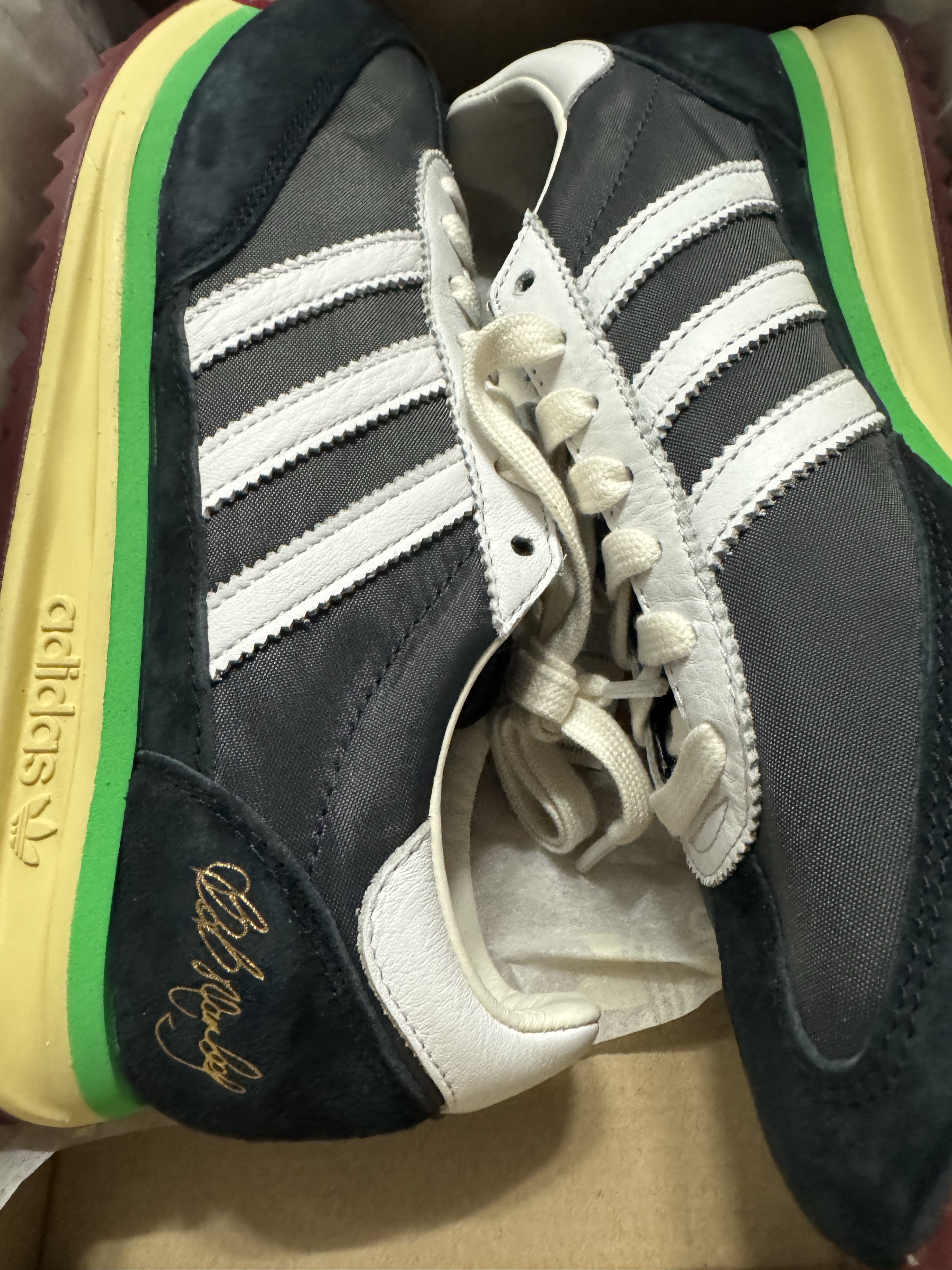 Adidas x Wales Bonner SL 72 Knit Brown, Nike Brazil 1998 Reissue Soccer Replica Track Jacket White (FZ6681-100) 착용 스타일 - 8