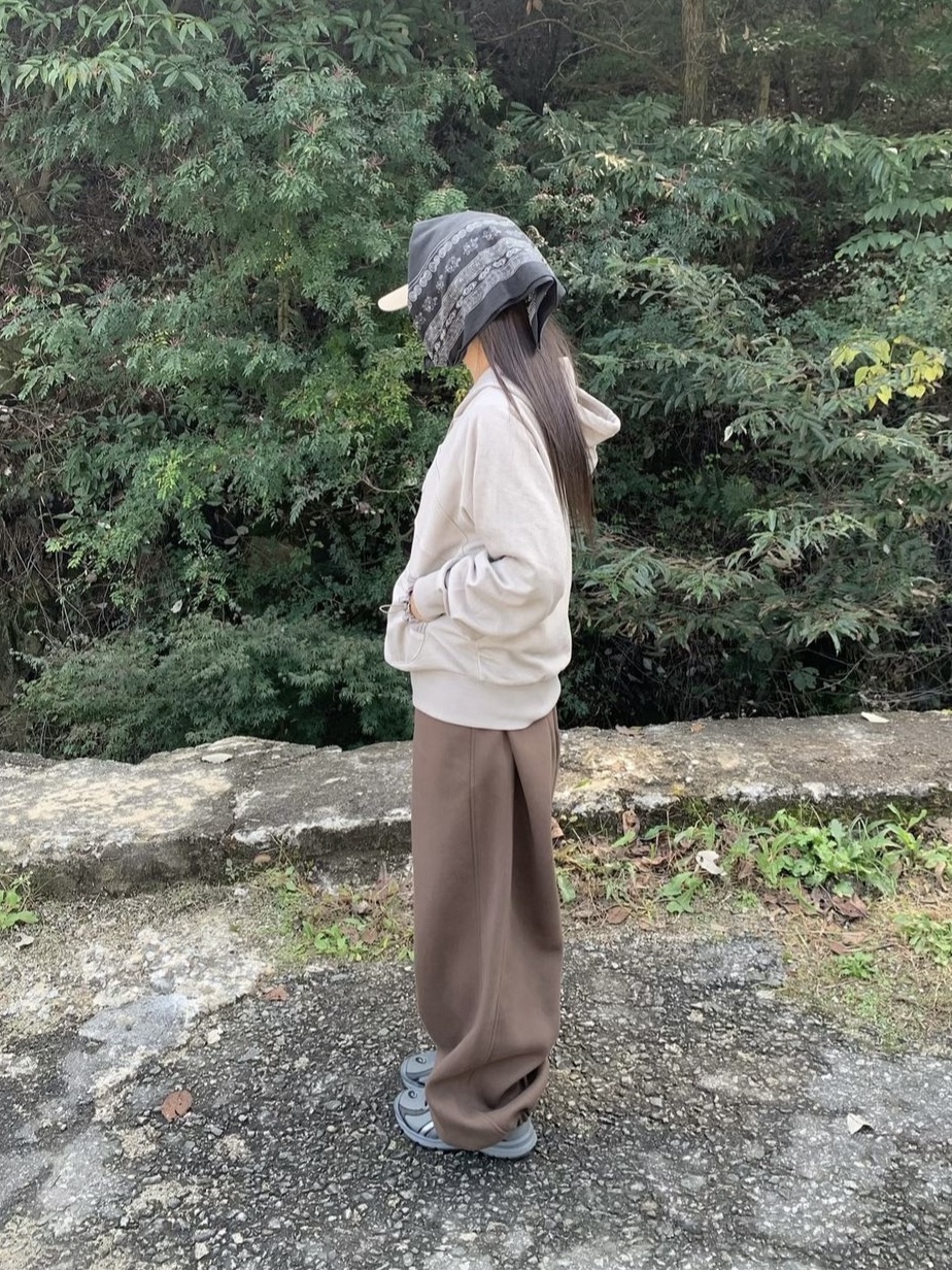 Coyseio String Pocket Hood Zip-Up Sand, Asics Jog 100 S Steel Grey - 2E Wide 착용 스타일