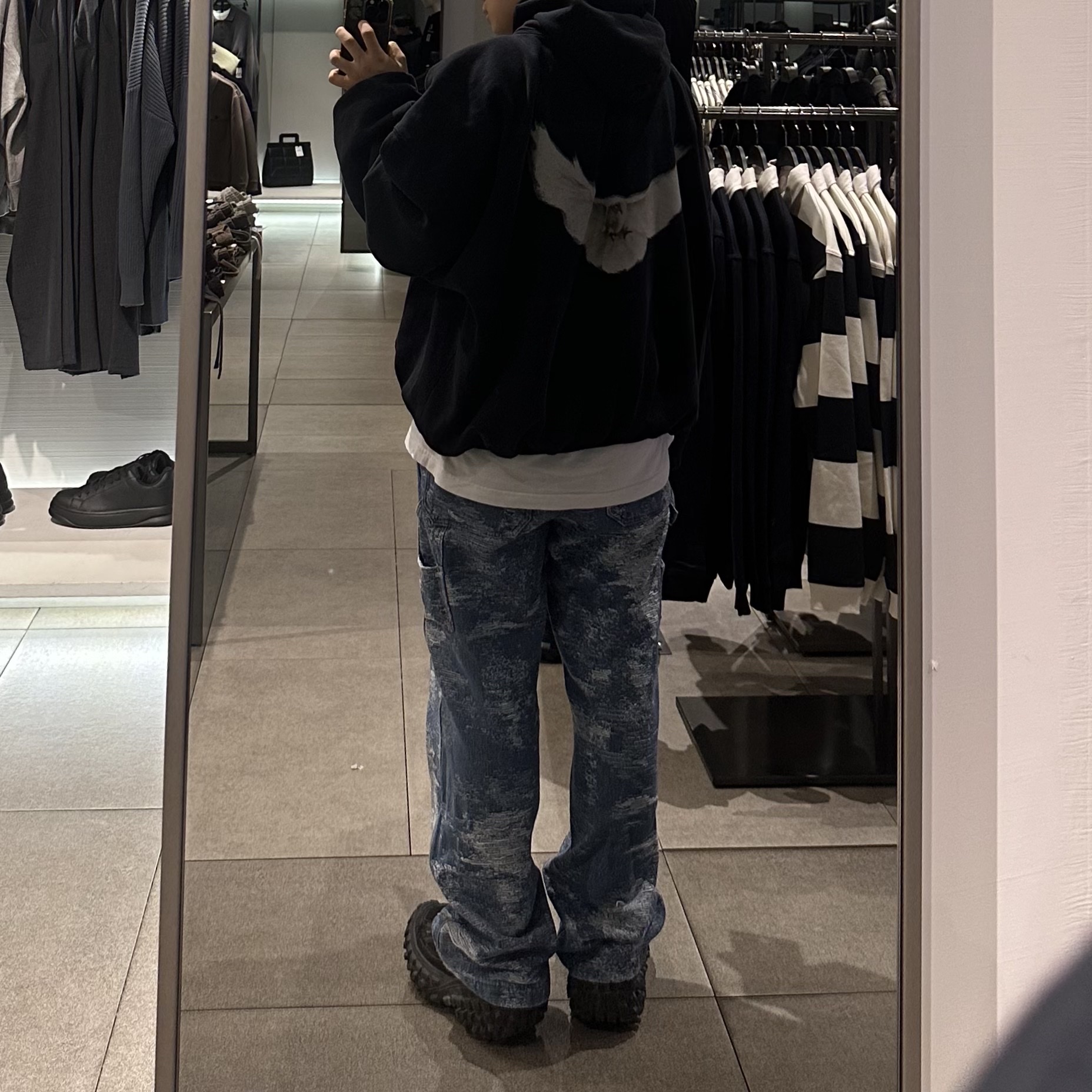 Yeezy Gap Engineered By Balenciaga Dove Hoodie Washed Black, Balenciaga Defender Sneakers Black 착용 스타일