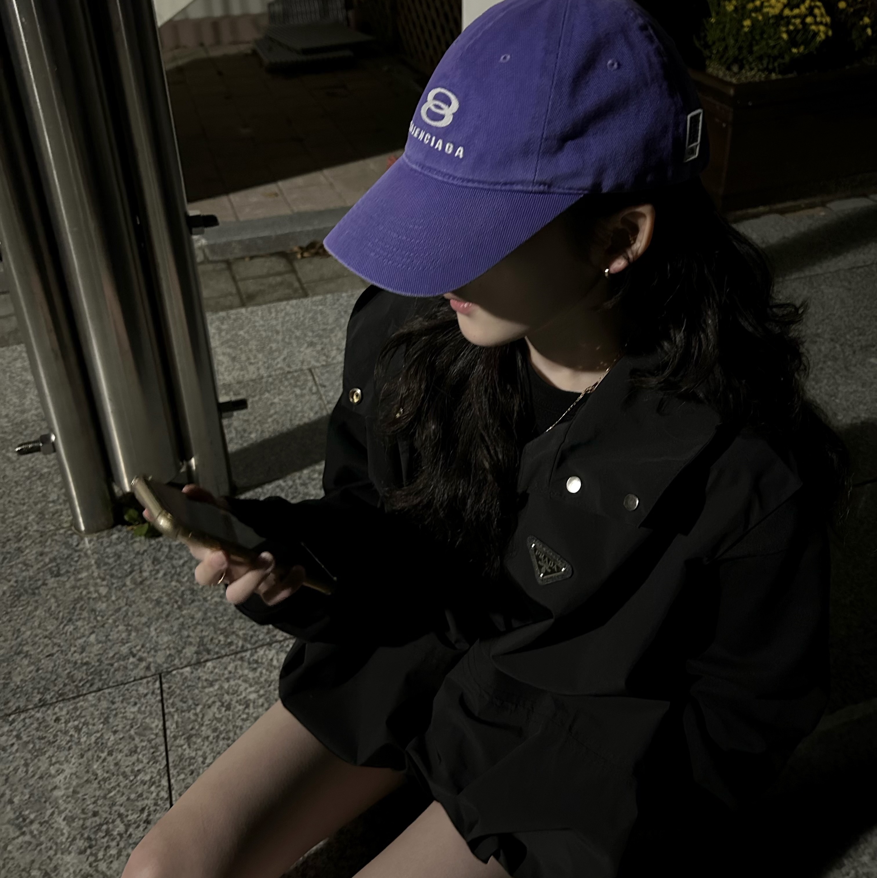 Balenciaga Unity Snowboard Cap Navy Blue 착용 스타일