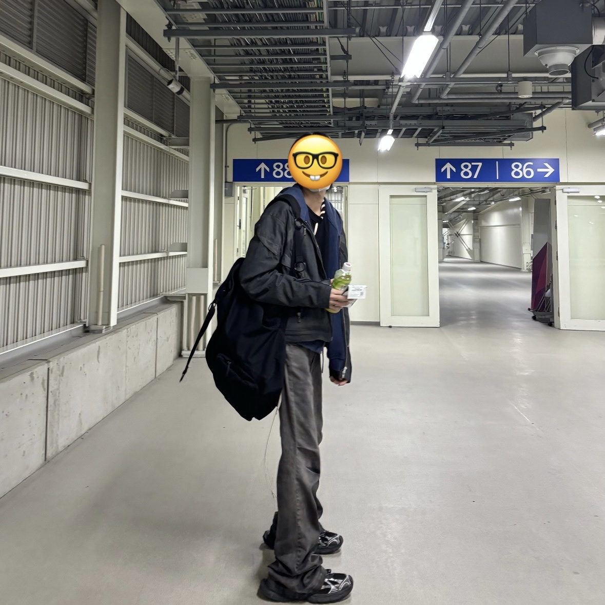 VENDORS Full DU$K Flared Pants Gray, Balenciaga 3XL Sneakers Black White 착용 스타일 - 1