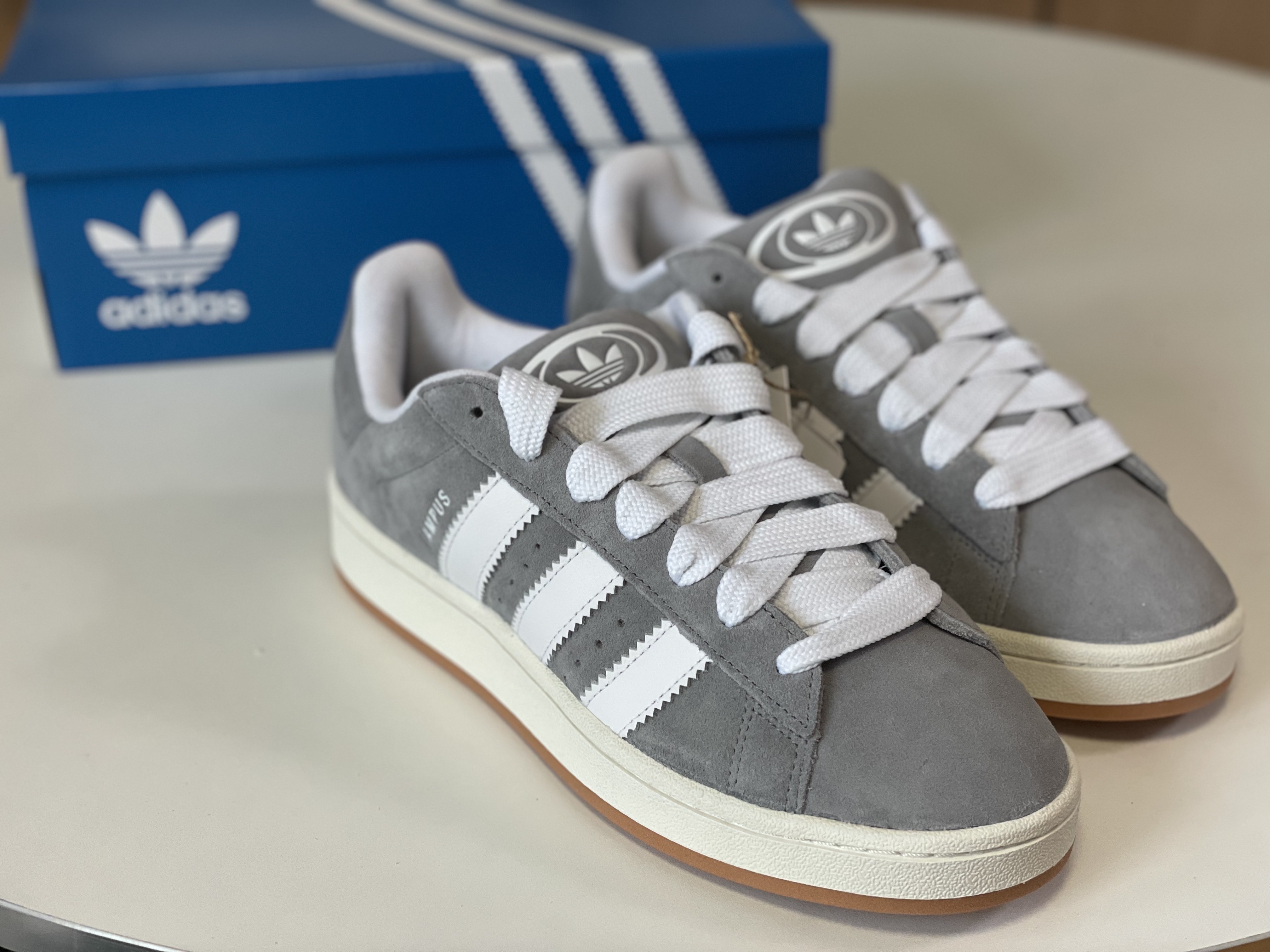 Adidas Campus 00s Grey Cloud White, Adidas Campus 00s Core Black Cloud White 착용 스타일 - 3