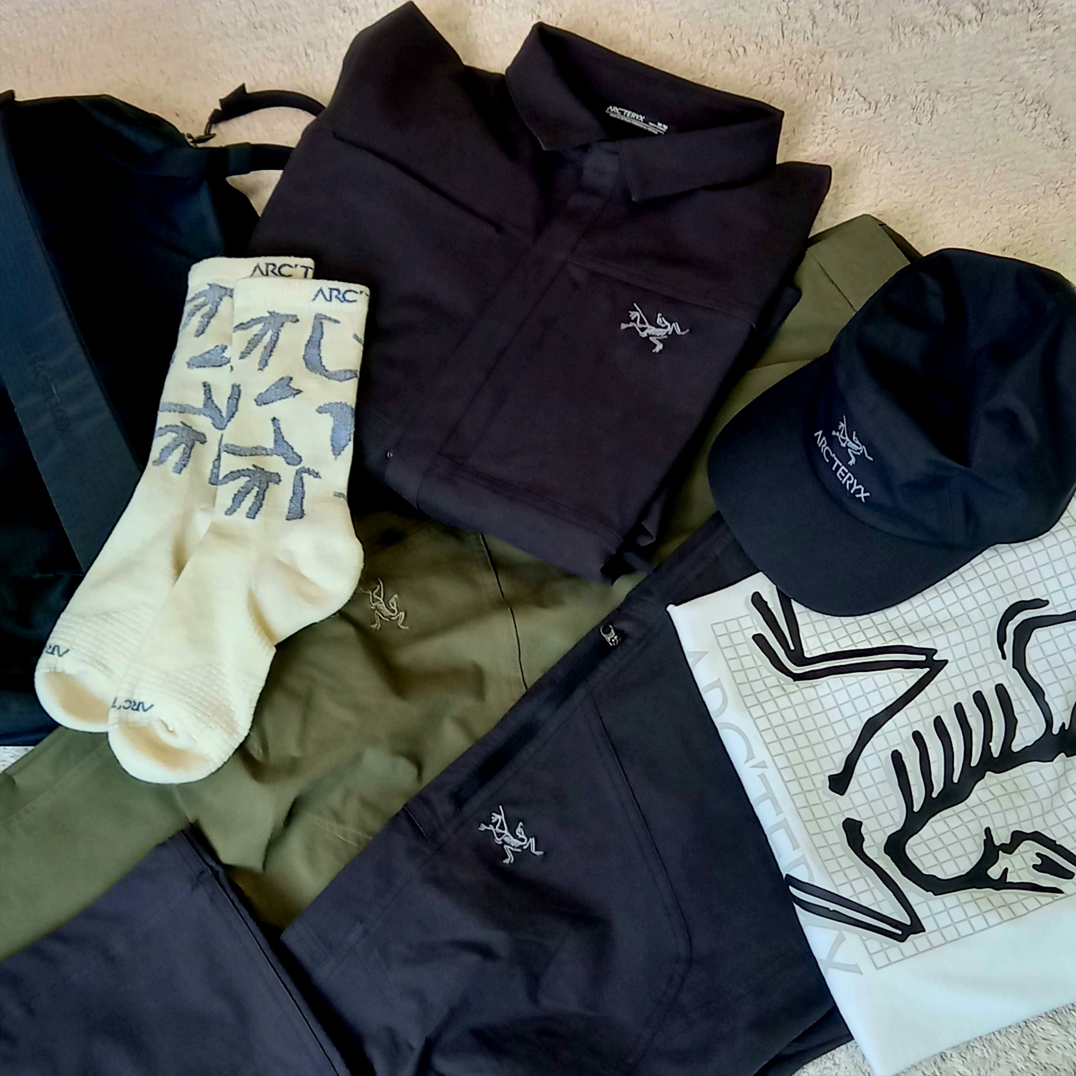 Arc'teryx Merino Wool Grotto Mid Sock White Stratus, Arc'teryx Cronin Cotton Pants Tatsu 착용 스타일 - 2
